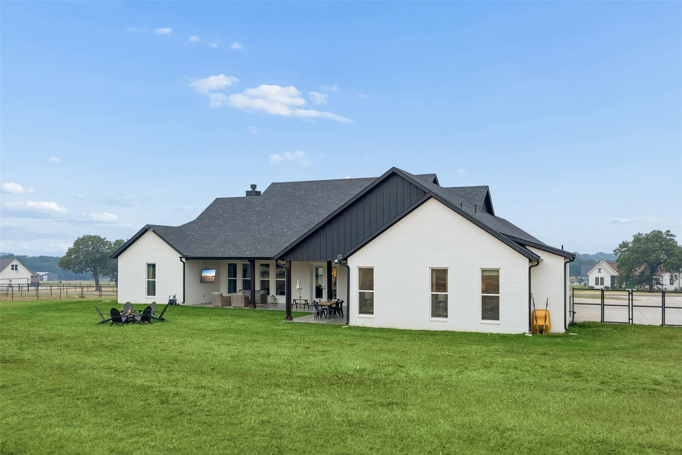 Single Family Residence For Sale in Parker County , 1032 Bluebonnet Ridge, Weatherford, Texas 76087, 4 Bedroom, 4 Bathroom, 3 Garage spaces, 3,076 Sqft, built in 2022, mls#21363834, Real Estate Agent in Weatherford, Homes For Sale in Parker county, Homes For Sale in Weatherford, Realtor in Weatherford Texas, Real Estate Brokerage Independent Realty Texas, Luminita Cordes Realtor