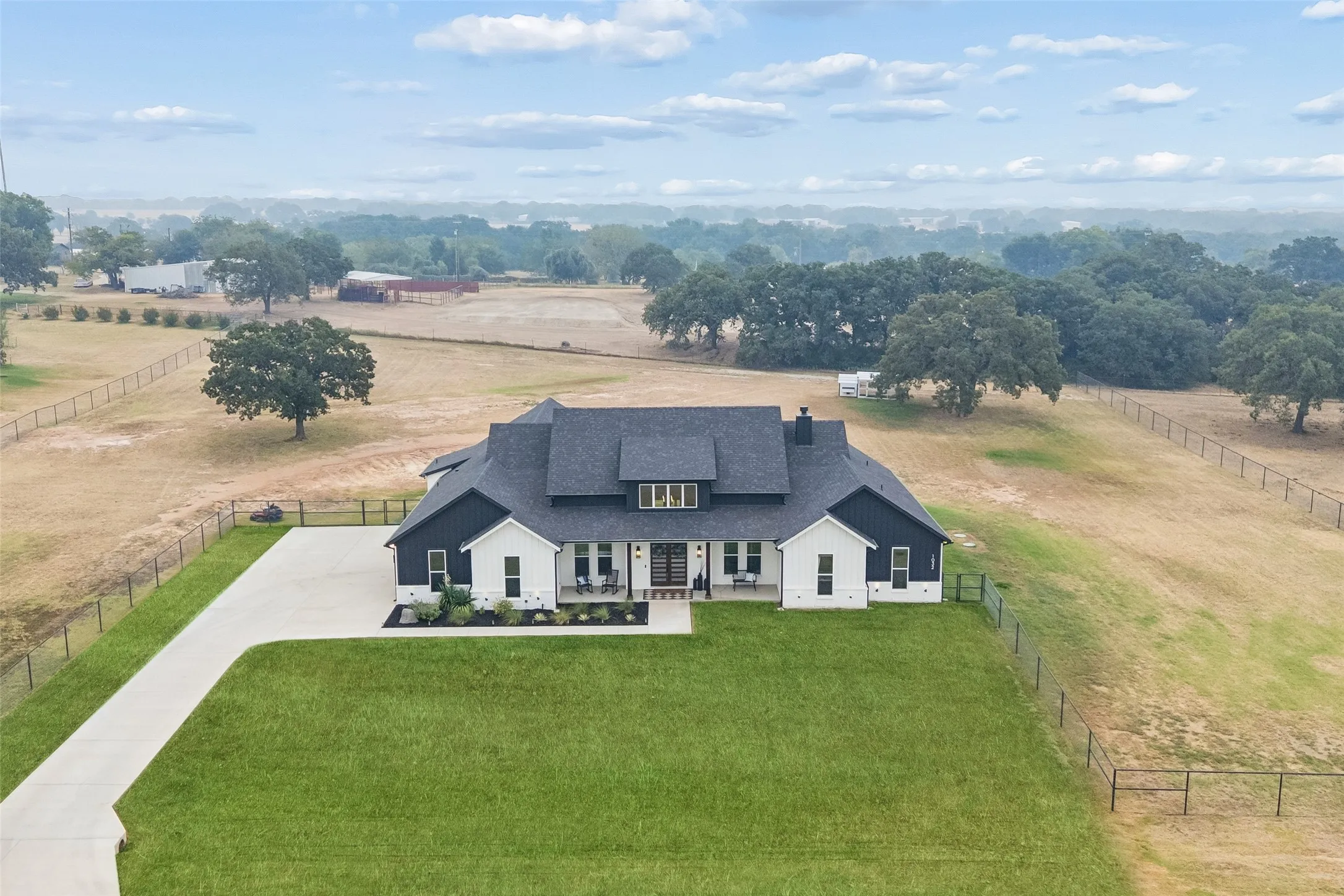 Single Family Residence For Sale in Parker County , 1032 Bluebonnet Ridge, Weatherford, Texas 76087, 4 Bedroom, 4 Bathroom, 3 Garage spaces, 3,076 Sqft, built in 2022, mls#21363834, Real Estate Agent in Weatherford, Homes For Sale in Parker county, Homes For Sale in Weatherford, Realtor in Weatherford Texas, Real Estate Brokerage Independent Realty Texas, Luminita Cordes Realtor