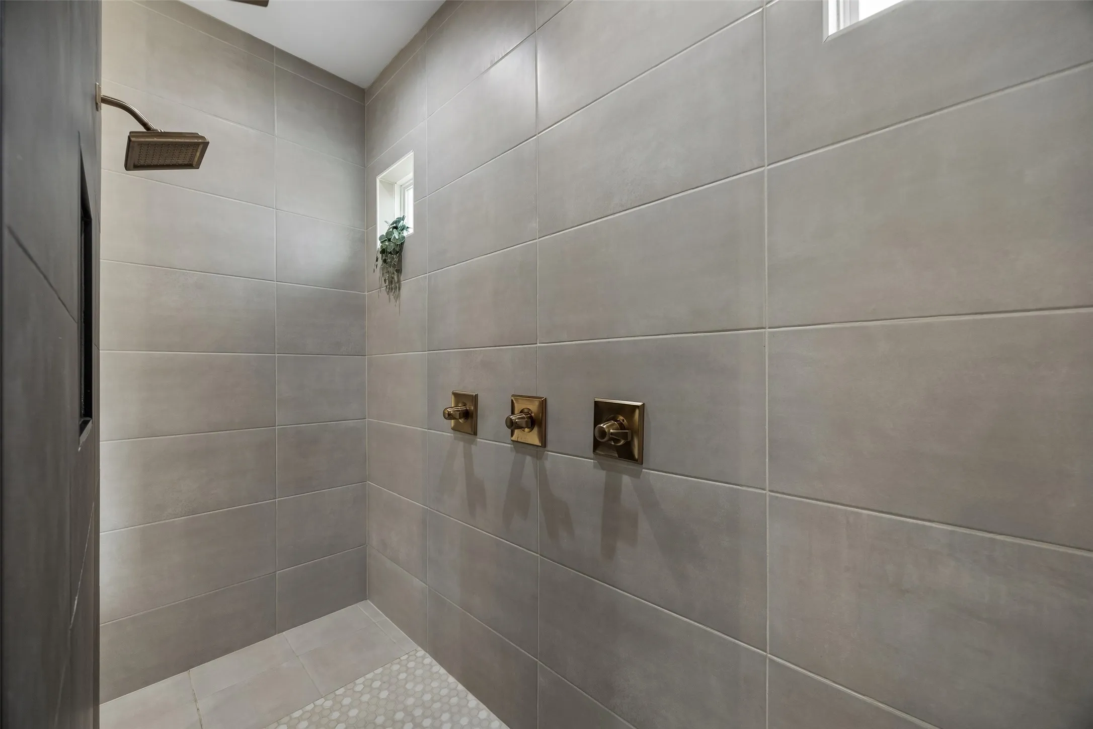 Single Family Residence For Sale in Parker County , 1032 Bluebonnet Ridge, Weatherford, Texas 76087, 4 Bedroom, 4 Bathroom, 3 Garage spaces, 3,076 Sqft, built in 2022, mls#21363834, Real Estate Agent in Weatherford, Homes For Sale in Parker county, Homes For Sale in Weatherford, Realtor in Weatherford Texas, Real Estate Brokerage Independent Realty Texas, Luminita Cordes Realtor