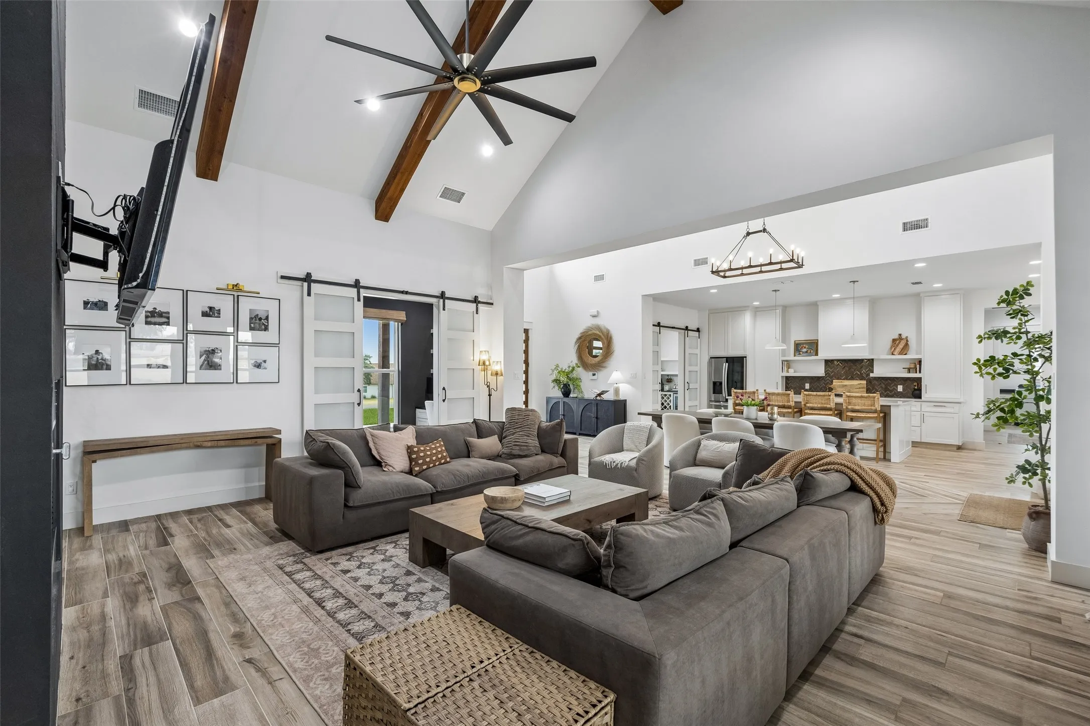 Single Family Residence For Sale in Parker County , 1032 Bluebonnet Ridge, Weatherford, Texas 76087, 4 Bedroom, 4 Bathroom, 3 Garage spaces, 3,076 Sqft, built in 2022, mls#21363834, Real Estate Agent in Weatherford, Homes For Sale in Parker county, Homes For Sale in Weatherford, Realtor in Weatherford Texas, Real Estate Brokerage Independent Realty Texas, Luminita Cordes Realtor