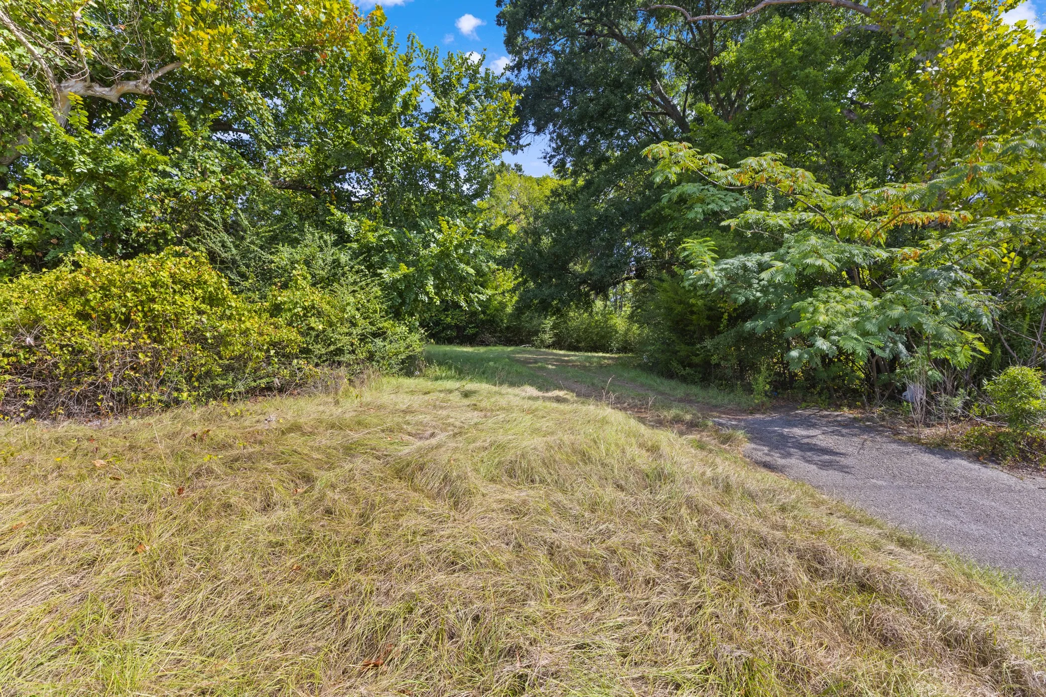 Unimproved Land For Sale in Gregg County , 5217 W Marshall Avenue, Longview, Texas 75604, 0, 0, Garage spaces, 0 Sqft, built in 0, mls#21372407, Real Estate Agent in Longview, Homes For Sale in Gregg county, Homes For Sale in Longview, Realtor in Longview Texas, Real Estate Brokerage Independent Realty Texas, Luminita Cordes Realtor