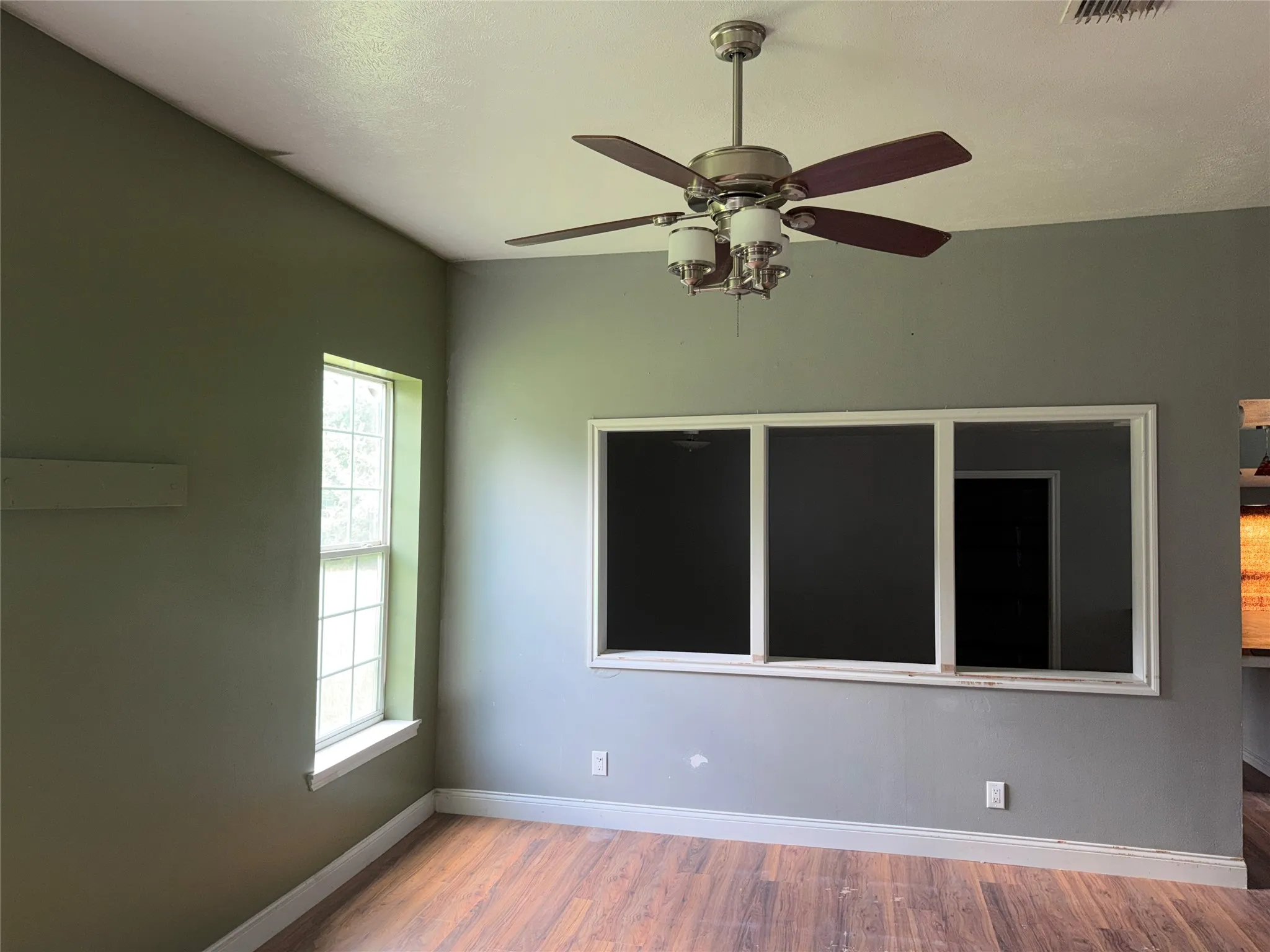 Single Family Residence For Sale in Anderson County , 2071 W Point Tap Road, Palestine, Texas 75803, 3 Bedroom, 2 Bathroom, 1 Garage spaces, 1,976 Sqft, built in 1900, mls#21372412, Real Estate Agent in Palestine, Homes For Sale in Anderson county, Homes For Sale in Palestine, Realtor in Palestine Texas, Real Estate Brokerage Independent Realty Texas, Luminita Cordes Realtor