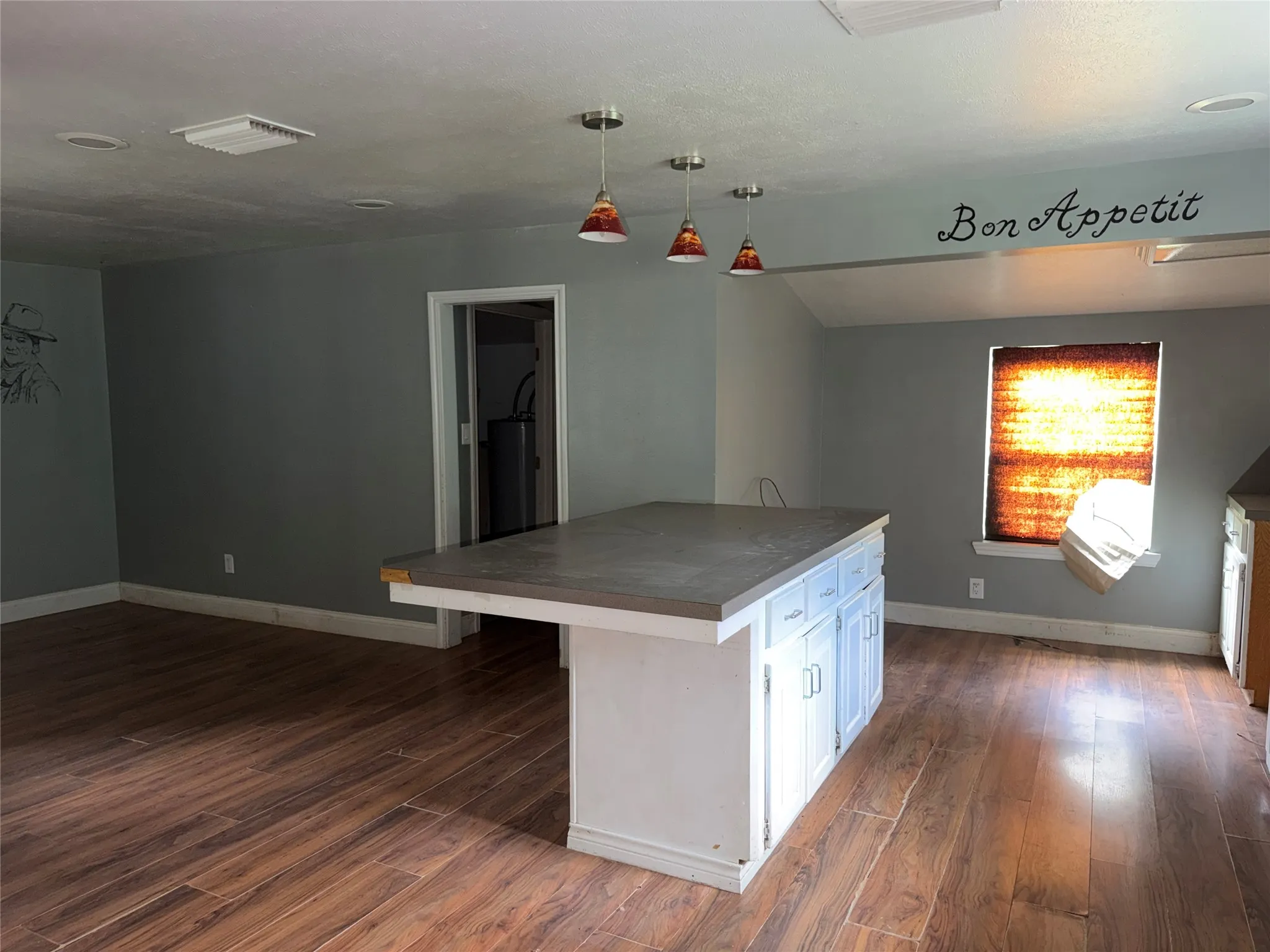 Single Family Residence For Sale in Anderson County , 2071 W Point Tap Road, Palestine, Texas 75803, 3 Bedroom, 2 Bathroom, 1 Garage spaces, 1,976 Sqft, built in 1900, mls#21372412, Real Estate Agent in Palestine, Homes For Sale in Anderson county, Homes For Sale in Palestine, Realtor in Palestine Texas, Real Estate Brokerage Independent Realty Texas, Luminita Cordes Realtor