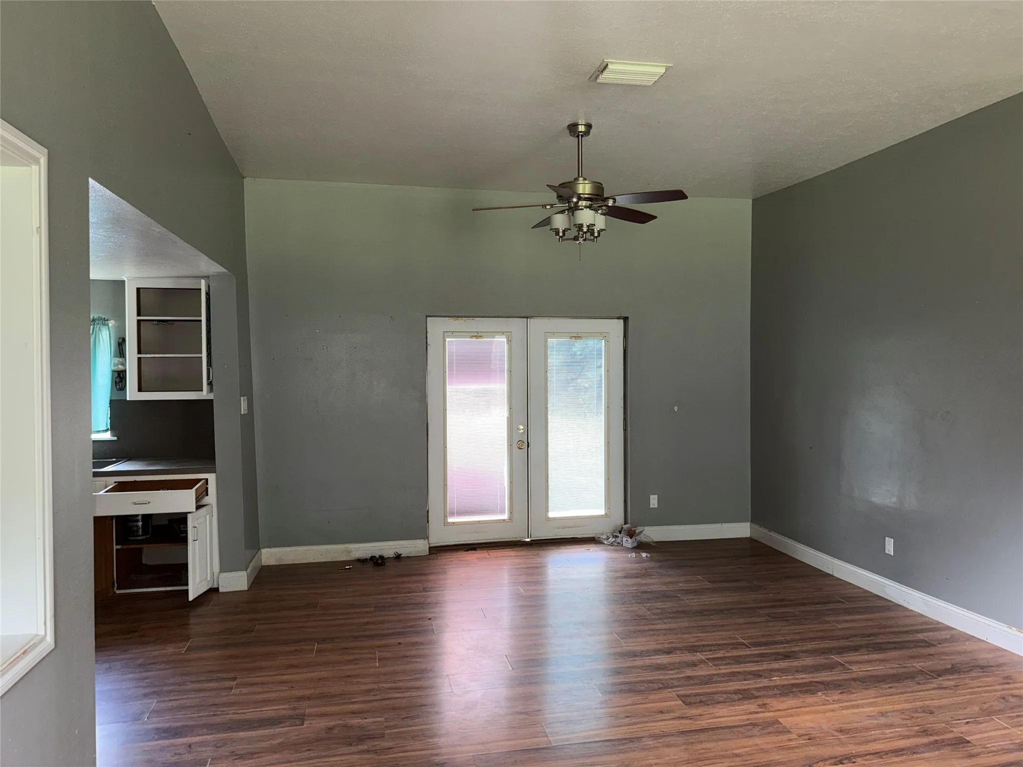 Single Family Residence For Sale in Anderson County , 2071 W Point Tap Road, Palestine, Texas 75803, 3 Bedroom, 2 Bathroom, 1 Garage spaces, 1,976 Sqft, built in 1900, mls#21372412, Real Estate Agent in Palestine, Homes For Sale in Anderson county, Homes For Sale in Palestine, Realtor in Palestine Texas, Real Estate Brokerage Independent Realty Texas, Luminita Cordes Realtor