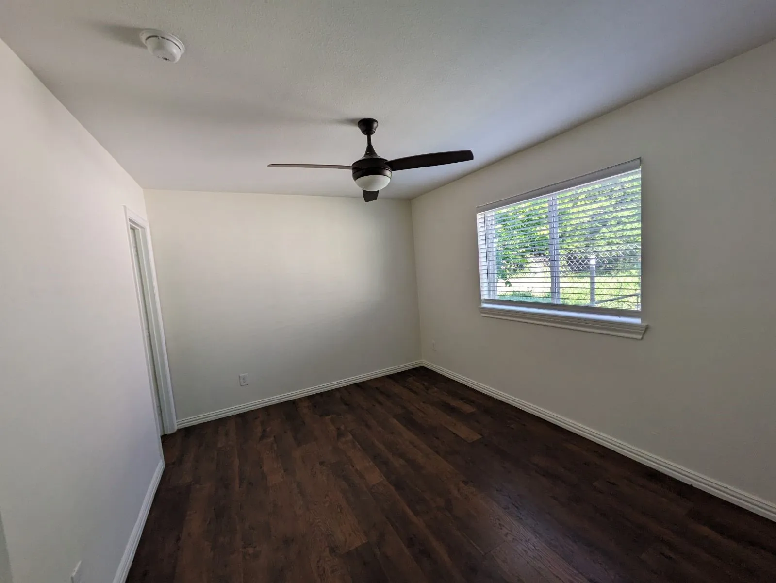 Single Family Residence For Rent in Dallas County , 401 Redbud Lane, Wilmer, Texas 75172, 3 Bedroom, 2 Bathroom, 1 Garage spaces, 1,073 Sqft, built in 1972, mls#21372414, Real Estate Agent in Wilmer, Homes For Rent in Dallas county, Homes For Rent in Wilmer, Realtor in Wilmer Texas, Real Estate Brokerage Independent Realty Texas, Luminita Cordes Realtor