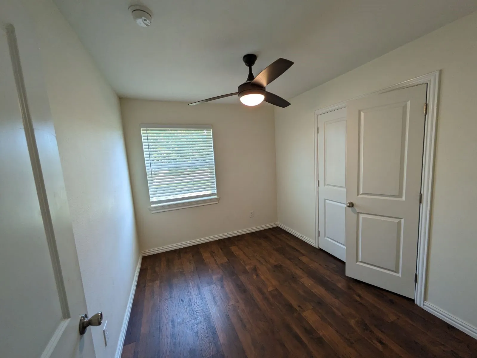 Single Family Residence For Rent in Dallas County , 401 Redbud Lane, Wilmer, Texas 75172, 3 Bedroom, 2 Bathroom, 1 Garage spaces, 1,073 Sqft, built in 1972, mls#21372414, Real Estate Agent in Wilmer, Homes For Rent in Dallas county, Homes For Rent in Wilmer, Realtor in Wilmer Texas, Real Estate Brokerage Independent Realty Texas, Luminita Cordes Realtor