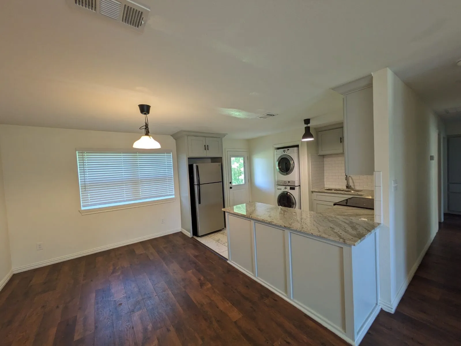 Single Family Residence For Rent in Dallas County , 401 Redbud Lane, Wilmer, Texas 75172, 3 Bedroom, 2 Bathroom, 1 Garage spaces, 1,073 Sqft, built in 1972, mls#21372414, Real Estate Agent in Wilmer, Homes For Rent in Dallas county, Homes For Rent in Wilmer, Realtor in Wilmer Texas, Real Estate Brokerage Independent Realty Texas, Luminita Cordes Realtor