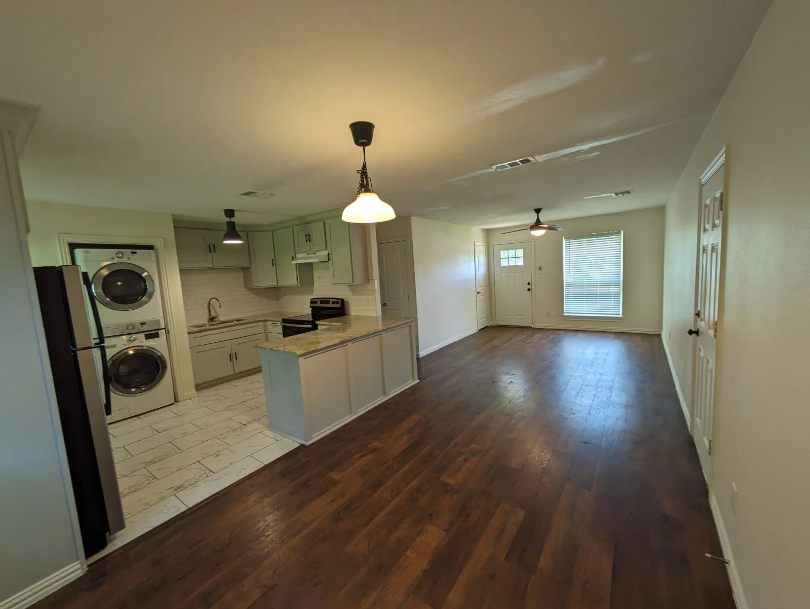 Single Family Residence For Rent in Dallas County , 401 Redbud Lane, Wilmer, Texas 75172, 3 Bedroom, 2 Bathroom, 1 Garage spaces, 1,073 Sqft, built in 1972, mls#21372414, Real Estate Agent in Wilmer, Homes For Rent in Dallas county, Homes For Rent in Wilmer, Realtor in Wilmer Texas, Real Estate Brokerage Independent Realty Texas, Luminita Cordes Realtor