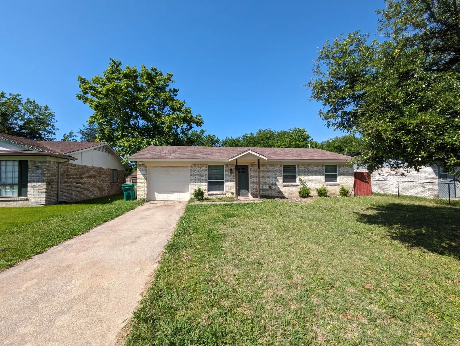Single Family Residence For Rent in Dallas County , 401 Redbud Lane, Wilmer, Texas 75172, 3 Bedroom, 2 Bathroom, 1 Garage spaces, 1,073 Sqft, built in 1972, mls#21372414, Real Estate Agent in Wilmer, Homes For Rent in Dallas county, Homes For Rent in Wilmer, Realtor in Wilmer Texas, Real Estate Brokerage Independent Realty Texas, Luminita Cordes Realtor