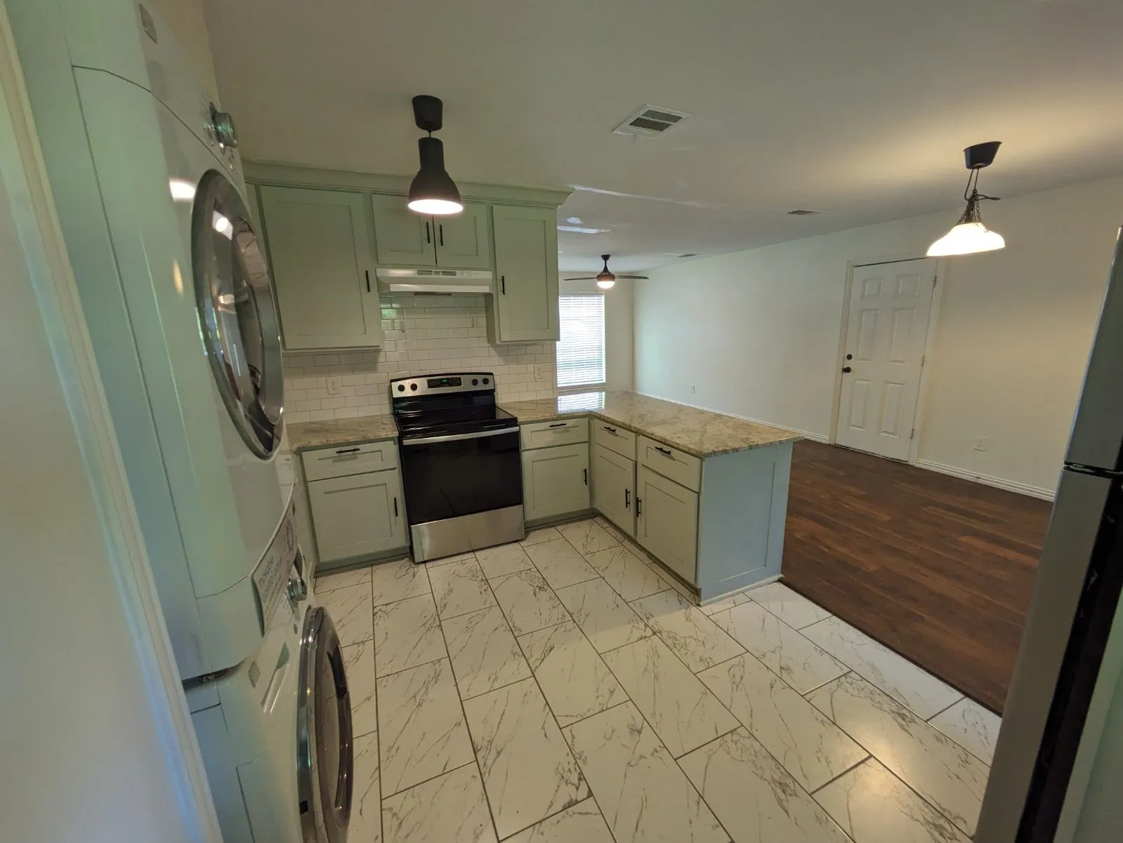 Single Family Residence For Rent in Dallas County , 401 Redbud Lane, Wilmer, Texas 75172, 3 Bedroom, 2 Bathroom, 1 Garage spaces, 1,073 Sqft, built in 1972, mls#21372414, Real Estate Agent in Wilmer, Homes For Rent in Dallas county, Homes For Rent in Wilmer, Realtor in Wilmer Texas, Real Estate Brokerage Independent Realty Texas, Luminita Cordes Realtor