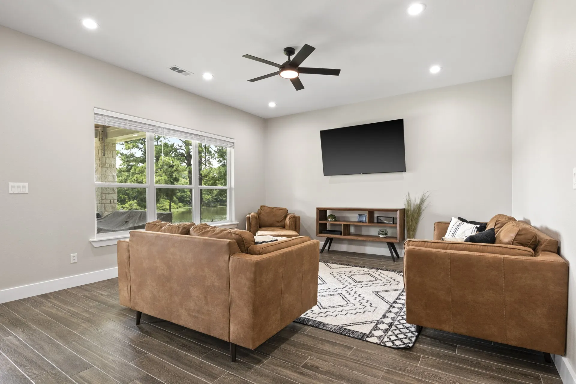 Single Family Residence For Sale in Titus County , 419 Lost Lake Trail, Mt Pleasant, Texas 75455, 4 Bedroom, 3 Bathroom, 2 Garage spaces, 2,578 Sqft, built in 2021, mls#21371914, Real Estate Agent in Mt Pleasant, Homes For Sale in Titus county, Homes For Sale in Mt Pleasant, Realtor in Mt Pleasant Texas, Real Estate Brokerage Independent Realty Texas, Luminita Cordes Realtor