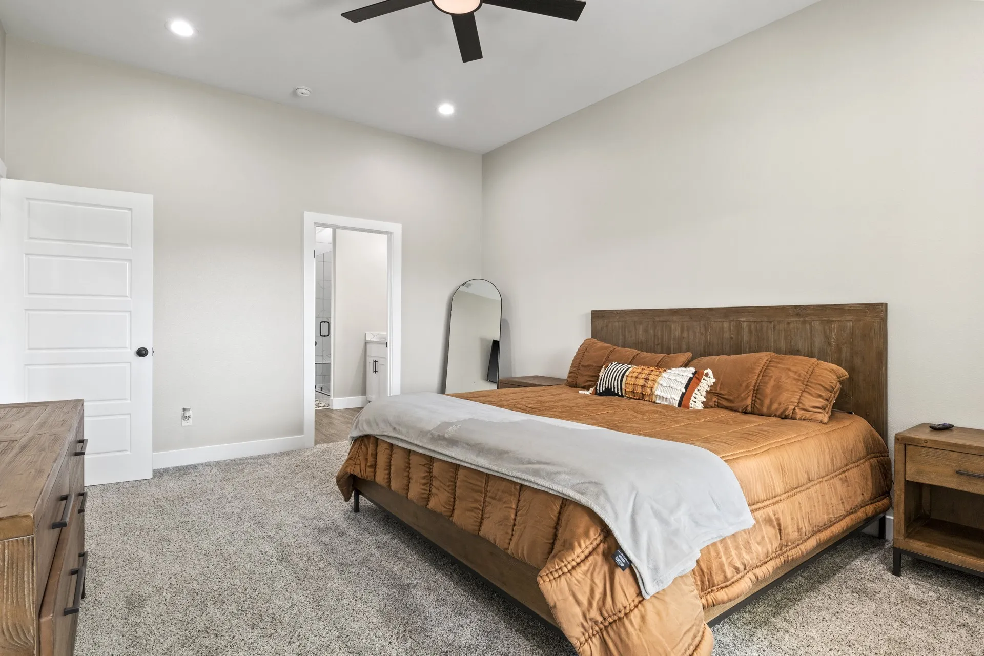 Single Family Residence For Sale in Titus County , 419 Lost Lake Trail, Mt Pleasant, Texas 75455, 4 Bedroom, 3 Bathroom, 2 Garage spaces, 2,578 Sqft, built in 2021, mls#21371914, Real Estate Agent in Mt Pleasant, Homes For Sale in Titus county, Homes For Sale in Mt Pleasant, Realtor in Mt Pleasant Texas, Real Estate Brokerage Independent Realty Texas, Luminita Cordes Realtor