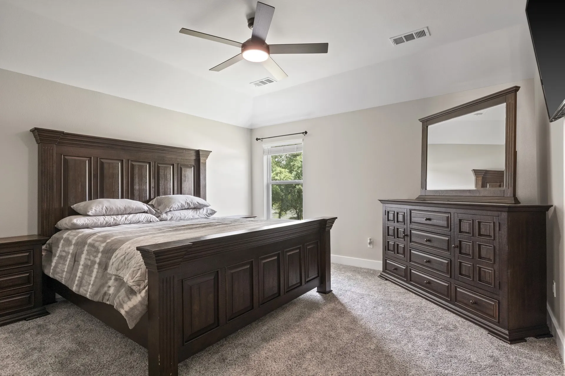 Single Family Residence For Sale in Titus County , 419 Lost Lake Trail, Mt Pleasant, Texas 75455, 4 Bedroom, 3 Bathroom, 2 Garage spaces, 2,578 Sqft, built in 2021, mls#21371914, Real Estate Agent in Mt Pleasant, Homes For Sale in Titus county, Homes For Sale in Mt Pleasant, Realtor in Mt Pleasant Texas, Real Estate Brokerage Independent Realty Texas, Luminita Cordes Realtor
