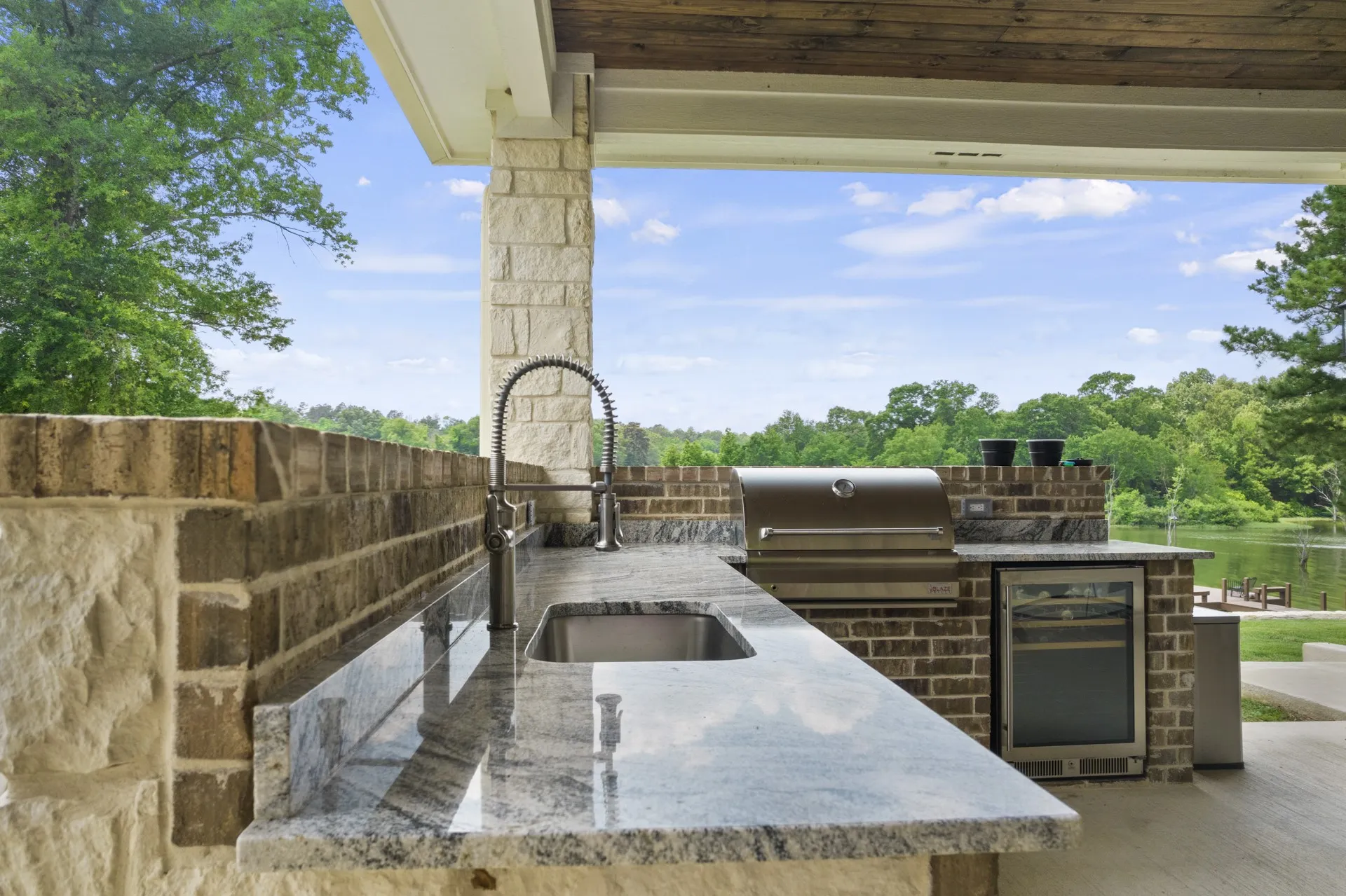 Single Family Residence For Sale in Titus County , 419 Lost Lake Trail, Mt Pleasant, Texas 75455, 4 Bedroom, 3 Bathroom, 2 Garage spaces, 2,578 Sqft, built in 2021, mls#21371914, Real Estate Agent in Mt Pleasant, Homes For Sale in Titus county, Homes For Sale in Mt Pleasant, Realtor in Mt Pleasant Texas, Real Estate Brokerage Independent Realty Texas, Luminita Cordes Realtor