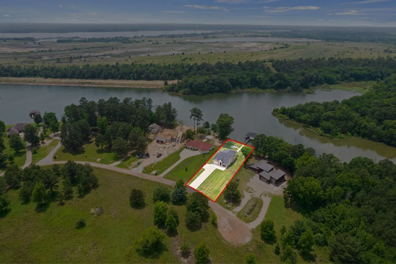 Single Family Residence For Sale in Titus County , 419 Lost Lake Trail, Mt Pleasant, Texas 75455, 4 Bedroom, 3 Bathroom, 2 Garage spaces, 2,578 Sqft, built in 2021, mls#21371914, Real Estate Agent in Mt Pleasant, Homes For Sale in Titus county, Homes For Sale in Mt Pleasant, Realtor in Mt Pleasant Texas, Real Estate Brokerage Independent Realty Texas, Luminita Cordes Realtor