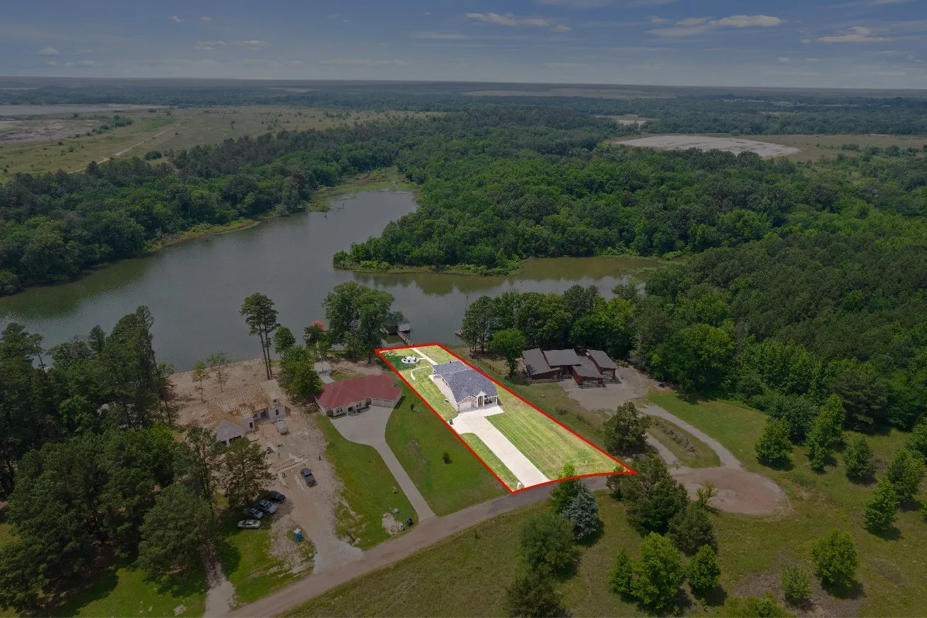 Single Family Residence For Sale in Titus County , 419 Lost Lake Trail, Mt Pleasant, Texas 75455, 4 Bedroom, 3 Bathroom, 2 Garage spaces, 2,578 Sqft, built in 2021, mls#21371914, Real Estate Agent in Mt Pleasant, Homes For Sale in Titus county, Homes For Sale in Mt Pleasant, Realtor in Mt Pleasant Texas, Real Estate Brokerage Independent Realty Texas, Luminita Cordes Realtor