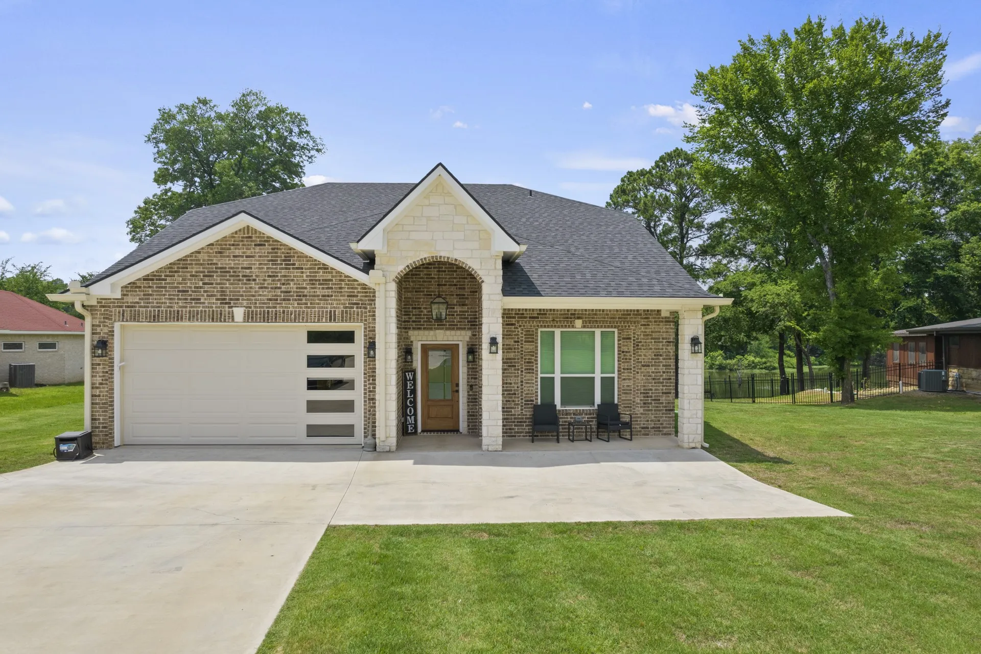 Single Family Residence For Sale in Titus County , 419 Lost Lake Trail, Mt Pleasant, Texas 75455, 4 Bedroom, 3 Bathroom, 2 Garage spaces, 2,578 Sqft, built in 2021, mls#21371914, Real Estate Agent in Mt Pleasant, Homes For Sale in Titus county, Homes For Sale in Mt Pleasant, Realtor in Mt Pleasant Texas, Real Estate Brokerage Independent Realty Texas, Luminita Cordes Realtor