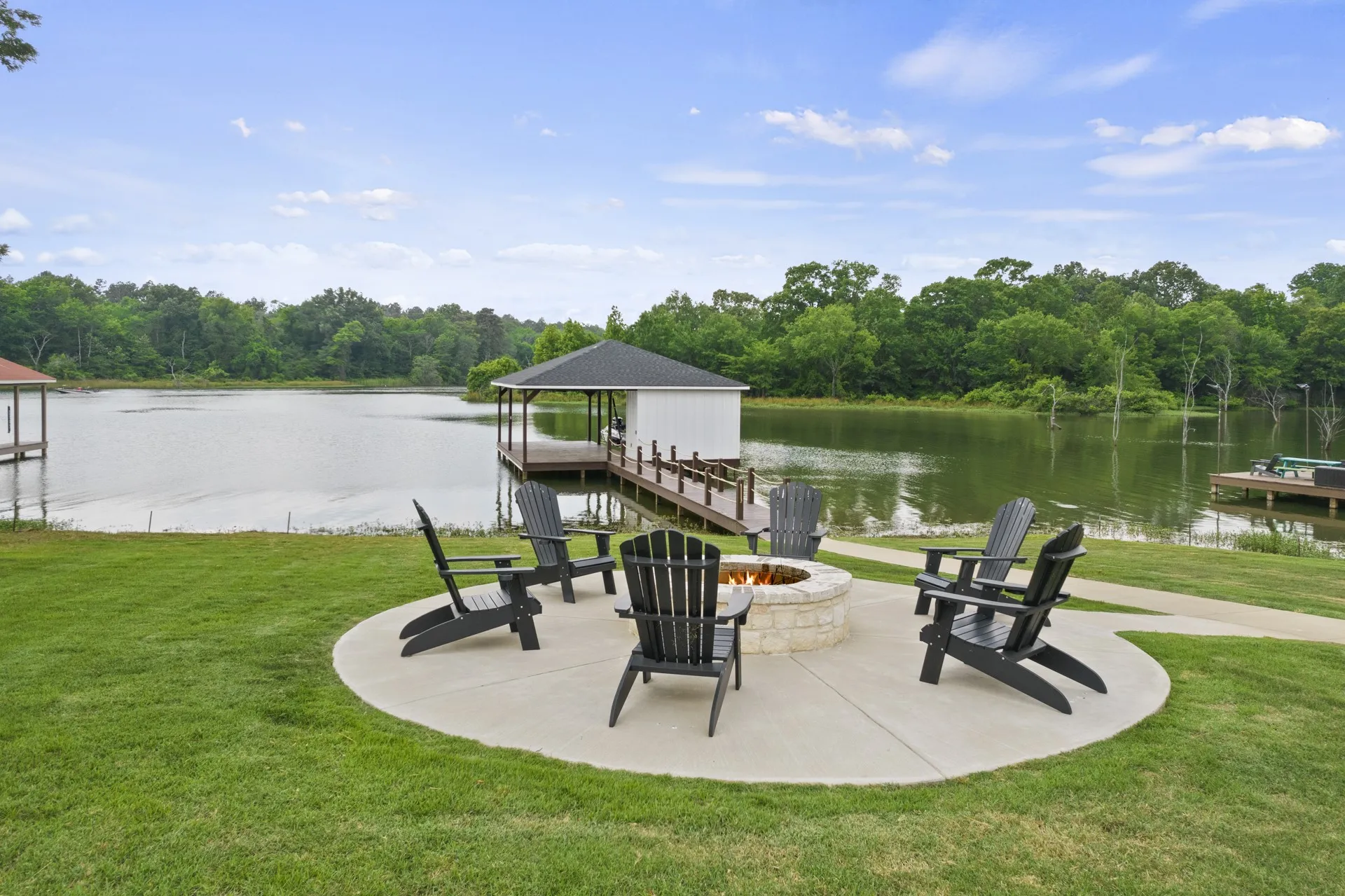 Single Family Residence For Sale in Titus County , 419 Lost Lake Trail, Mt Pleasant, Texas 75455, 4 Bedroom, 3 Bathroom, 2 Garage spaces, 2,578 Sqft, built in 2021, mls#21371914, Real Estate Agent in Mt Pleasant, Homes For Sale in Titus county, Homes For Sale in Mt Pleasant, Realtor in Mt Pleasant Texas, Real Estate Brokerage Independent Realty Texas, Luminita Cordes Realtor