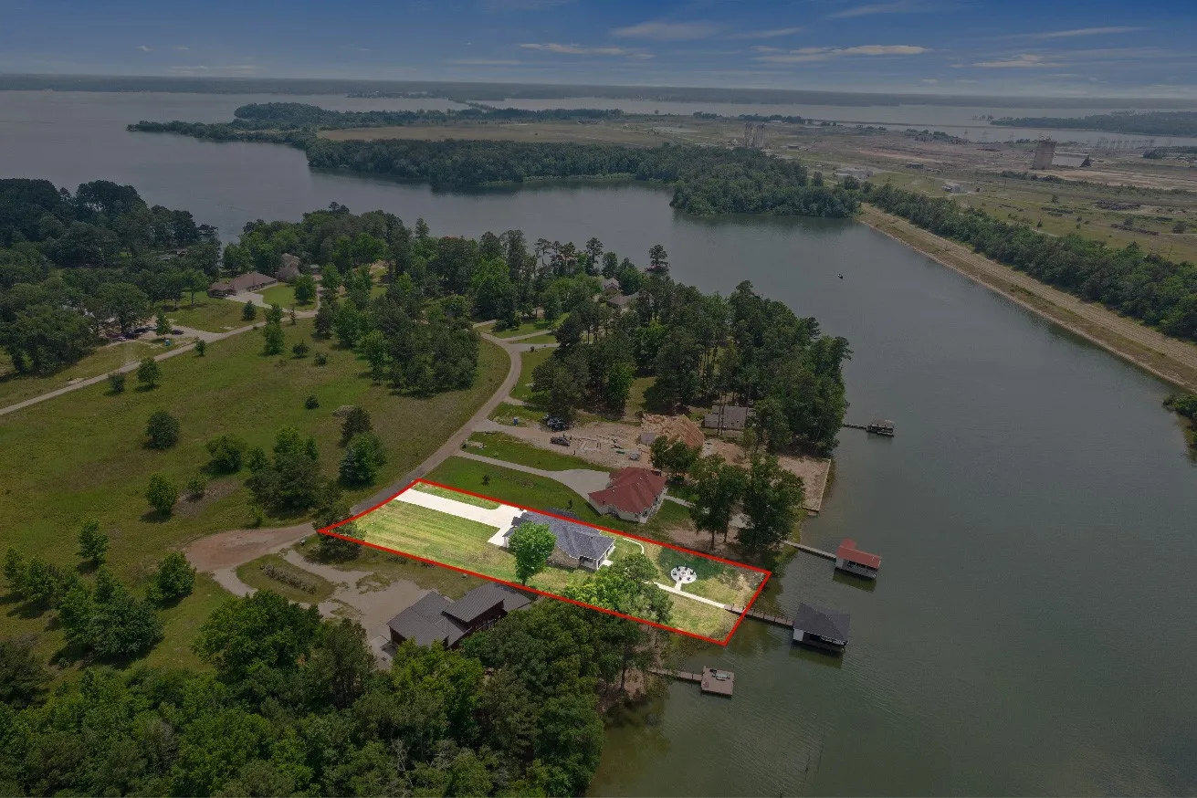 Single Family Residence For Sale in Titus County , 419 Lost Lake Trail, Mt Pleasant, Texas 75455, 4 Bedroom, 3 Bathroom, 2 Garage spaces, 2,578 Sqft, built in 2021, mls#21371914, Real Estate Agent in Mt Pleasant, Homes For Sale in Titus county, Homes For Sale in Mt Pleasant, Realtor in Mt Pleasant Texas, Real Estate Brokerage Independent Realty Texas, Luminita Cordes Realtor