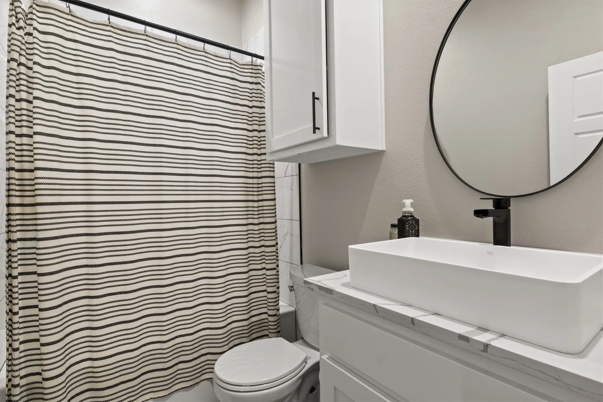 Single Family Residence For Sale in Titus County , 419 Lost Lake Trail, Mt Pleasant, Texas 75455, 4 Bedroom, 3 Bathroom, 2 Garage spaces, 2,578 Sqft, built in 2021, mls#21371914, Real Estate Agent in Mt Pleasant, Homes For Sale in Titus county, Homes For Sale in Mt Pleasant, Realtor in Mt Pleasant Texas, Real Estate Brokerage Independent Realty Texas, Luminita Cordes Realtor