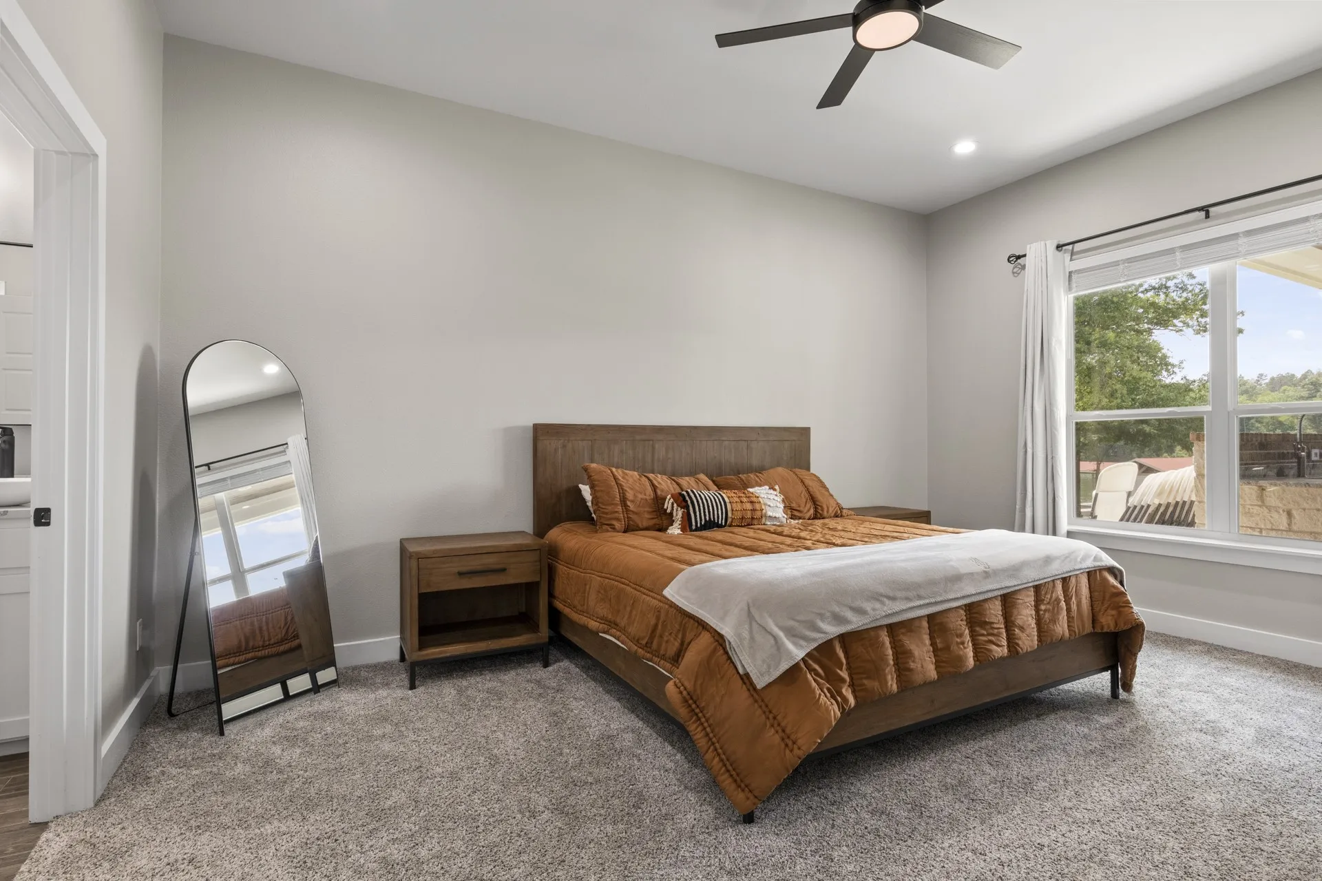Single Family Residence For Sale in Titus County , 419 Lost Lake Trail, Mt Pleasant, Texas 75455, 4 Bedroom, 3 Bathroom, 2 Garage spaces, 2,578 Sqft, built in 2021, mls#21371914, Real Estate Agent in Mt Pleasant, Homes For Sale in Titus county, Homes For Sale in Mt Pleasant, Realtor in Mt Pleasant Texas, Real Estate Brokerage Independent Realty Texas, Luminita Cordes Realtor