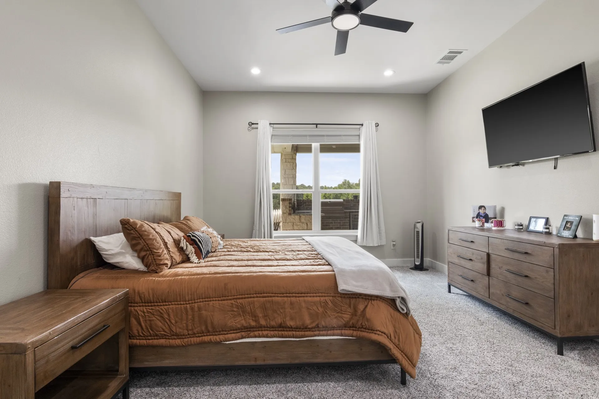 Single Family Residence For Sale in Titus County , 419 Lost Lake Trail, Mt Pleasant, Texas 75455, 4 Bedroom, 3 Bathroom, 2 Garage spaces, 2,578 Sqft, built in 2021, mls#21371914, Real Estate Agent in Mt Pleasant, Homes For Sale in Titus county, Homes For Sale in Mt Pleasant, Realtor in Mt Pleasant Texas, Real Estate Brokerage Independent Realty Texas, Luminita Cordes Realtor