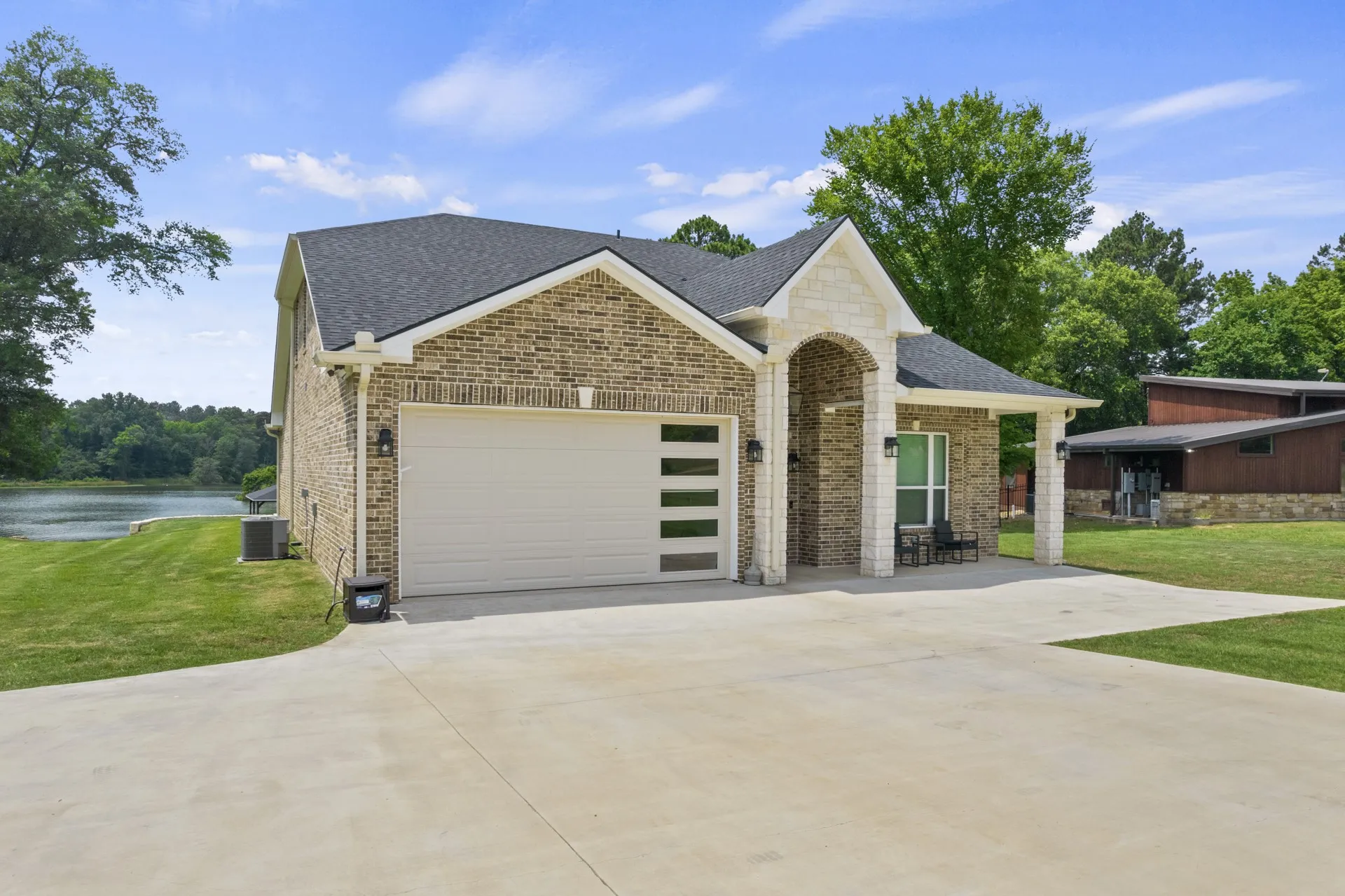 Single Family Residence For Sale in Titus County , 419 Lost Lake Trail, Mt Pleasant, Texas 75455, 4 Bedroom, 3 Bathroom, 2 Garage spaces, 2,578 Sqft, built in 2021, mls#21371914, Real Estate Agent in Mt Pleasant, Homes For Sale in Titus county, Homes For Sale in Mt Pleasant, Realtor in Mt Pleasant Texas, Real Estate Brokerage Independent Realty Texas, Luminita Cordes Realtor