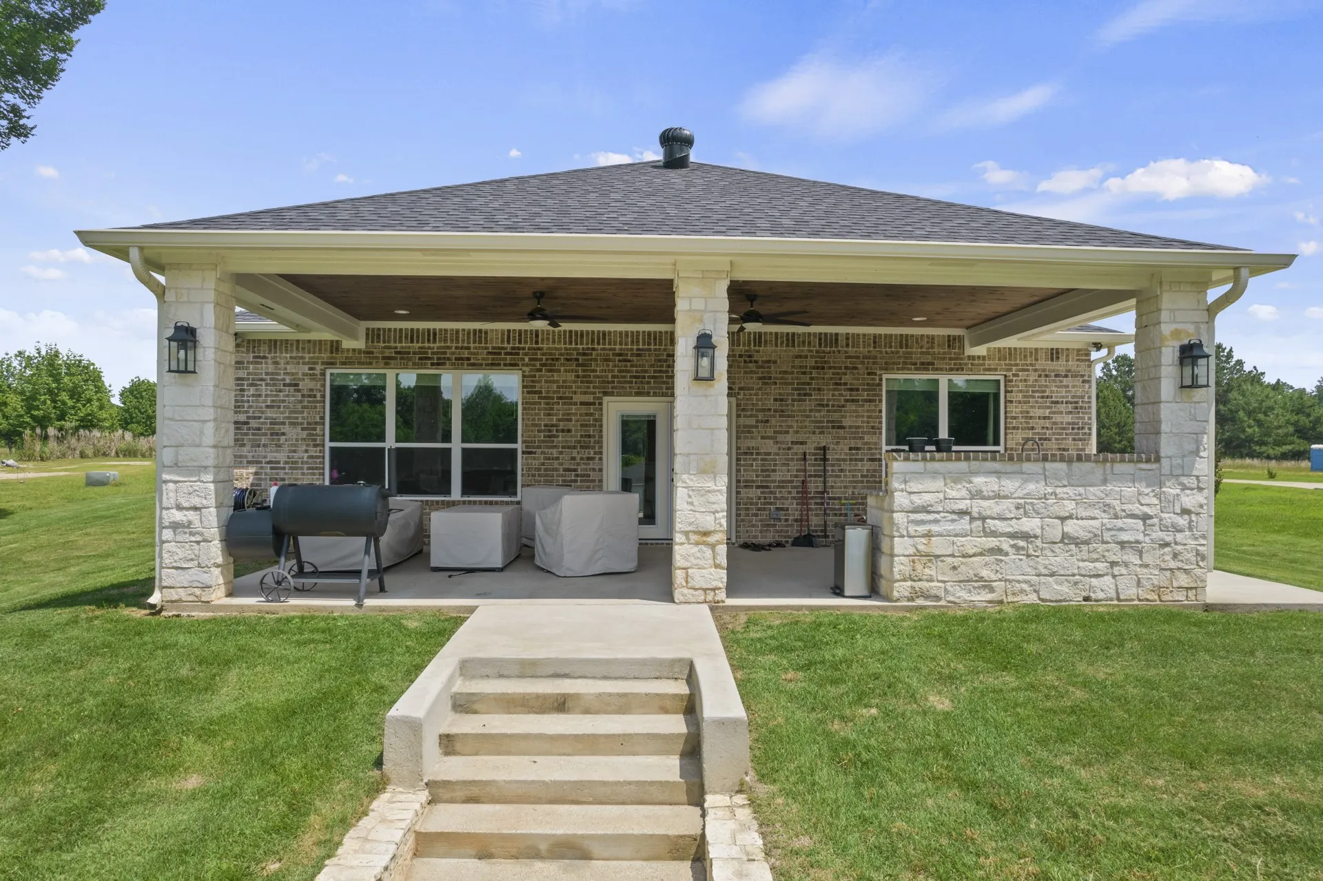 Single Family Residence For Sale in Titus County , 419 Lost Lake Trail, Mt Pleasant, Texas 75455, 4 Bedroom, 3 Bathroom, 2 Garage spaces, 2,578 Sqft, built in 2021, mls#21371914, Real Estate Agent in Mt Pleasant, Homes For Sale in Titus county, Homes For Sale in Mt Pleasant, Realtor in Mt Pleasant Texas, Real Estate Brokerage Independent Realty Texas, Luminita Cordes Realtor