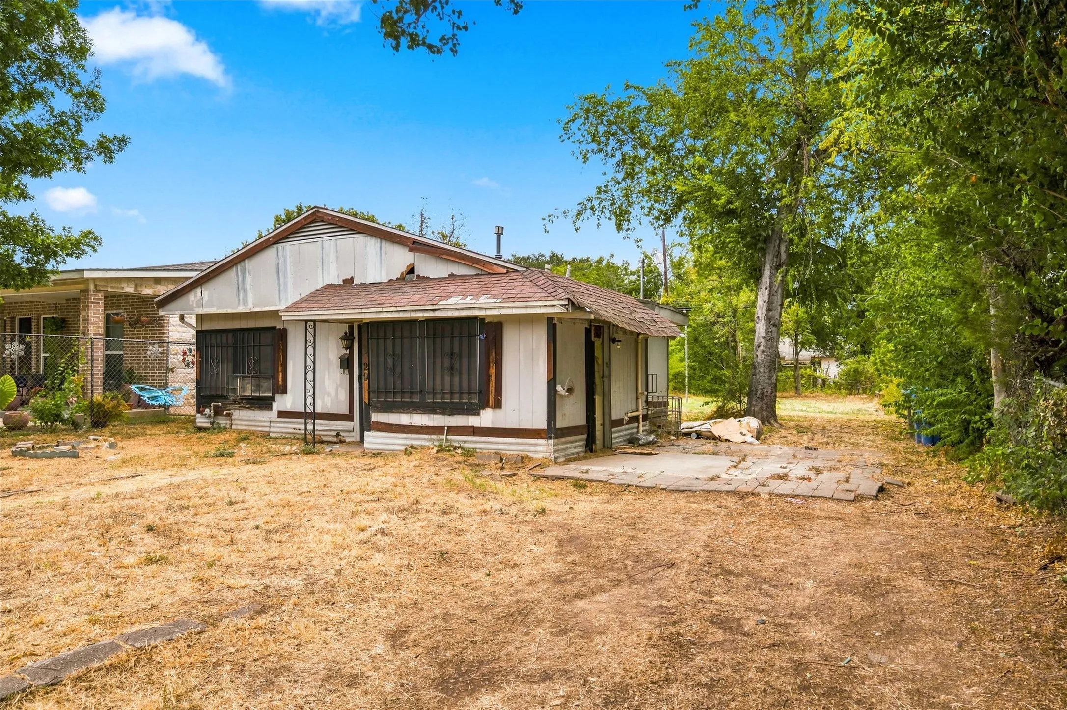 Single Family Residence For Sale in Mc Lennan County , 720 Dearborn Street, Waco, Texas 76704, 2 Bedroom, 1 Bathroom, Garage spaces, 798 Sqft, built in 1972, mls#21363400, Real Estate Agent in Waco, Homes For Sale in Mc Lennan county, Homes For Sale in Waco, Realtor in Waco Texas, Real Estate Brokerage Independent Realty Texas, Luminita Cordes Realtor