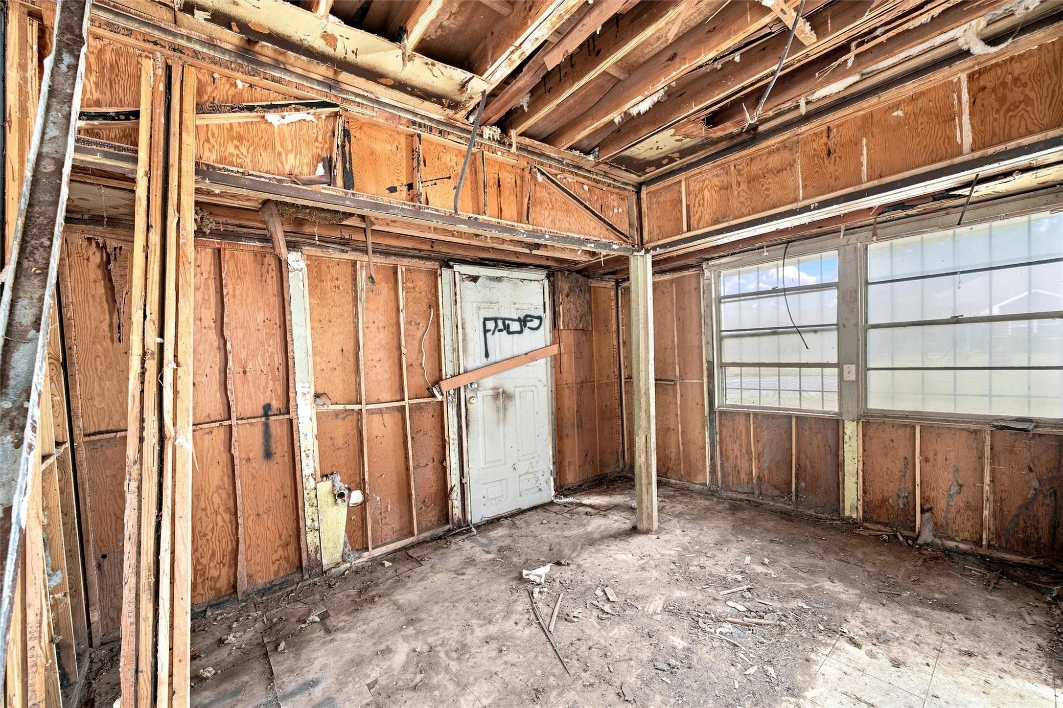 Single Family Residence For Sale in Mc Lennan County , 720 Dearborn Street, Waco, Texas 76704, 2 Bedroom, 1 Bathroom, Garage spaces, 798 Sqft, built in 1972, mls#21363400, Real Estate Agent in Waco, Homes For Sale in Mc Lennan county, Homes For Sale in Waco, Realtor in Waco Texas, Real Estate Brokerage Independent Realty Texas, Luminita Cordes Realtor