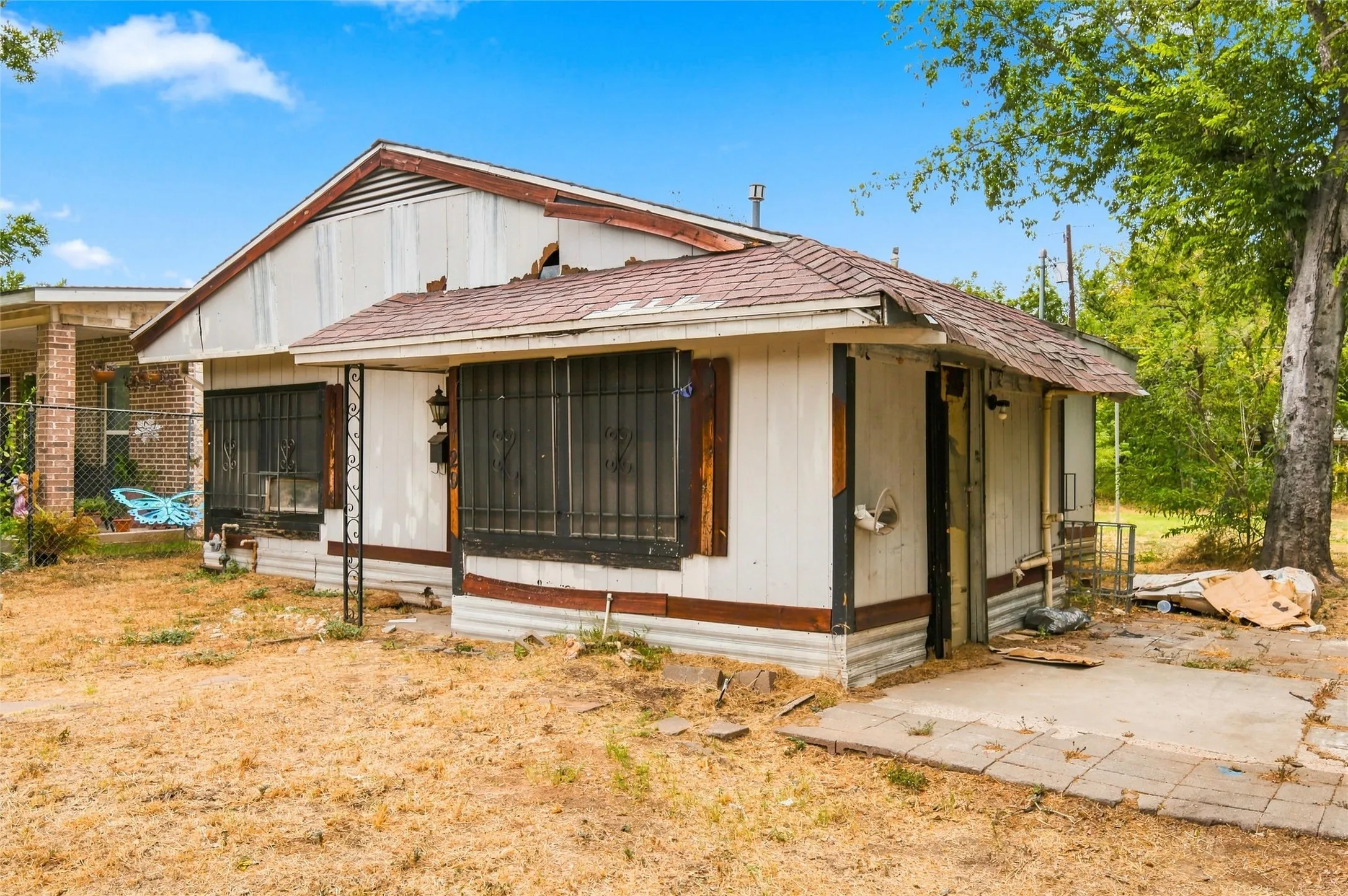 Single Family Residence For Sale in Mc Lennan County , 720 Dearborn Street, Waco, Texas 76704, 2 Bedroom, 1 Bathroom, Garage spaces, 798 Sqft, built in 1972, mls#21363400, Real Estate Agent in Waco, Homes For Sale in Mc Lennan county, Homes For Sale in Waco, Realtor in Waco Texas, Real Estate Brokerage Independent Realty Texas, Luminita Cordes Realtor