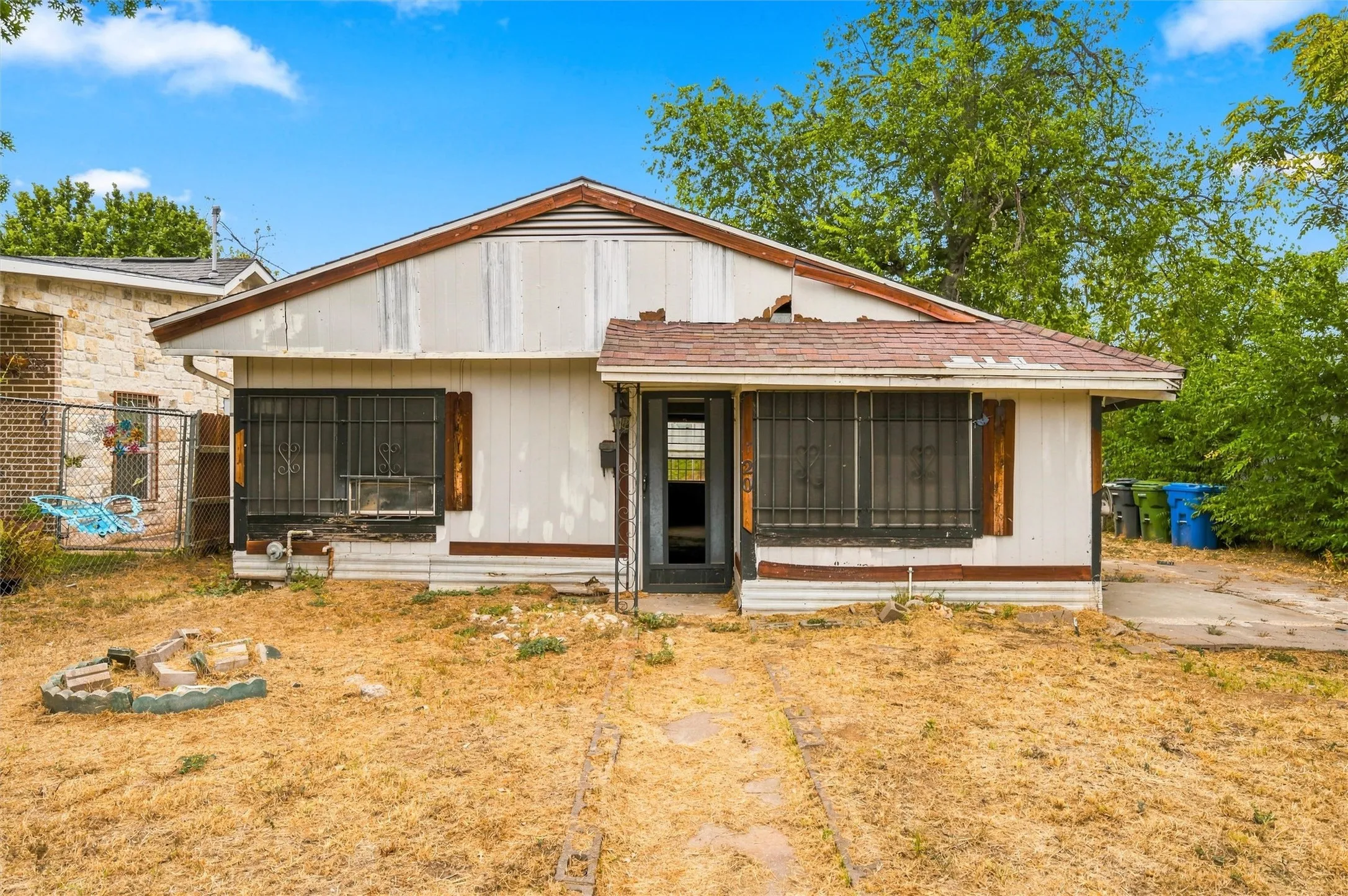 Single Family Residence For Sale in Mc Lennan County , 720 Dearborn Street, Waco, Texas 76704, 2 Bedroom, 1 Bathroom, Garage spaces, 798 Sqft, built in 1972, mls#21363400, Real Estate Agent in Waco, Homes For Sale in Mc Lennan county, Homes For Sale in Waco, Realtor in Waco Texas, Real Estate Brokerage Independent Realty Texas, Luminita Cordes Realtor