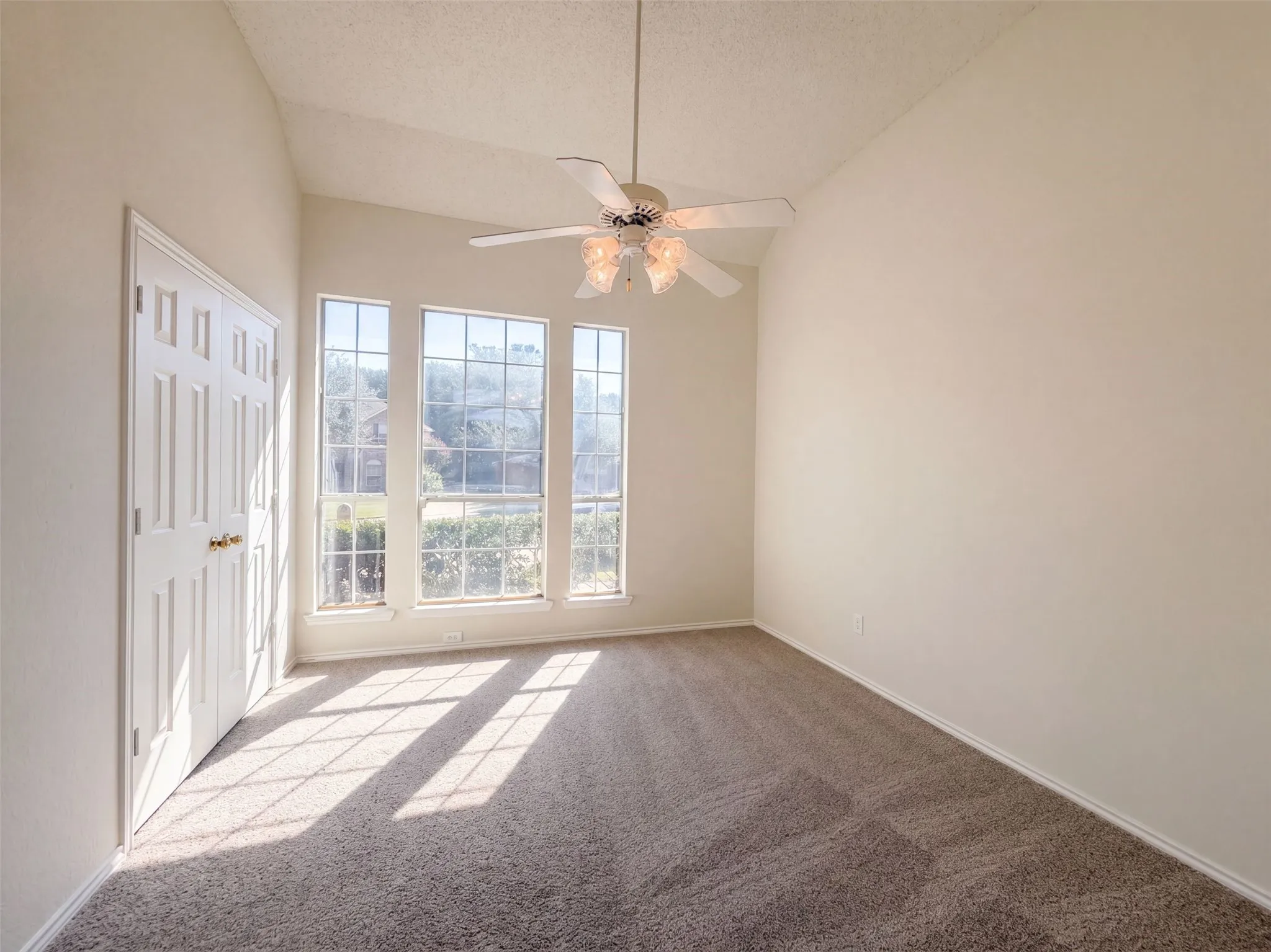 Single Family Residence For Sale in Collin County , 3000 Candide Lane, Mc Kinney, Texas 75070, 4 Bedroom, 3 Bathroom, 2 Garage spaces, 2,668 Sqft, built in 1992, mls#21372428, Real Estate Agent in Mc Kinney, Homes For Sale in Collin county, Homes For Sale in Mc Kinney, Realtor in Mc Kinney Texas, Real Estate Brokerage Independent Realty Texas, Luminita Cordes Realtor