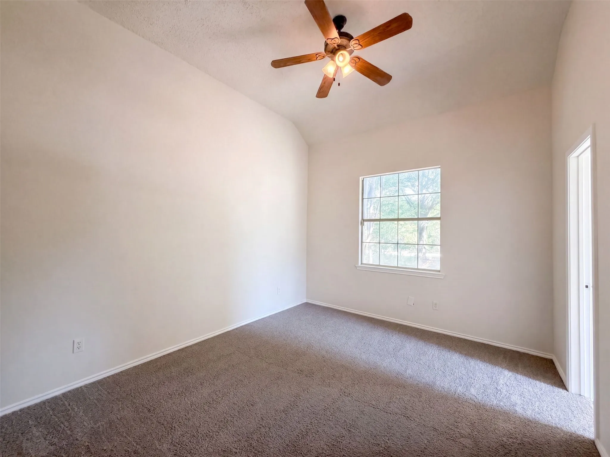 Single Family Residence For Sale in Collin County , 3000 Candide Lane, Mc Kinney, Texas 75070, 4 Bedroom, 3 Bathroom, 2 Garage spaces, 2,668 Sqft, built in 1992, mls#21372428, Real Estate Agent in Mc Kinney, Homes For Sale in Collin county, Homes For Sale in Mc Kinney, Realtor in Mc Kinney Texas, Real Estate Brokerage Independent Realty Texas, Luminita Cordes Realtor