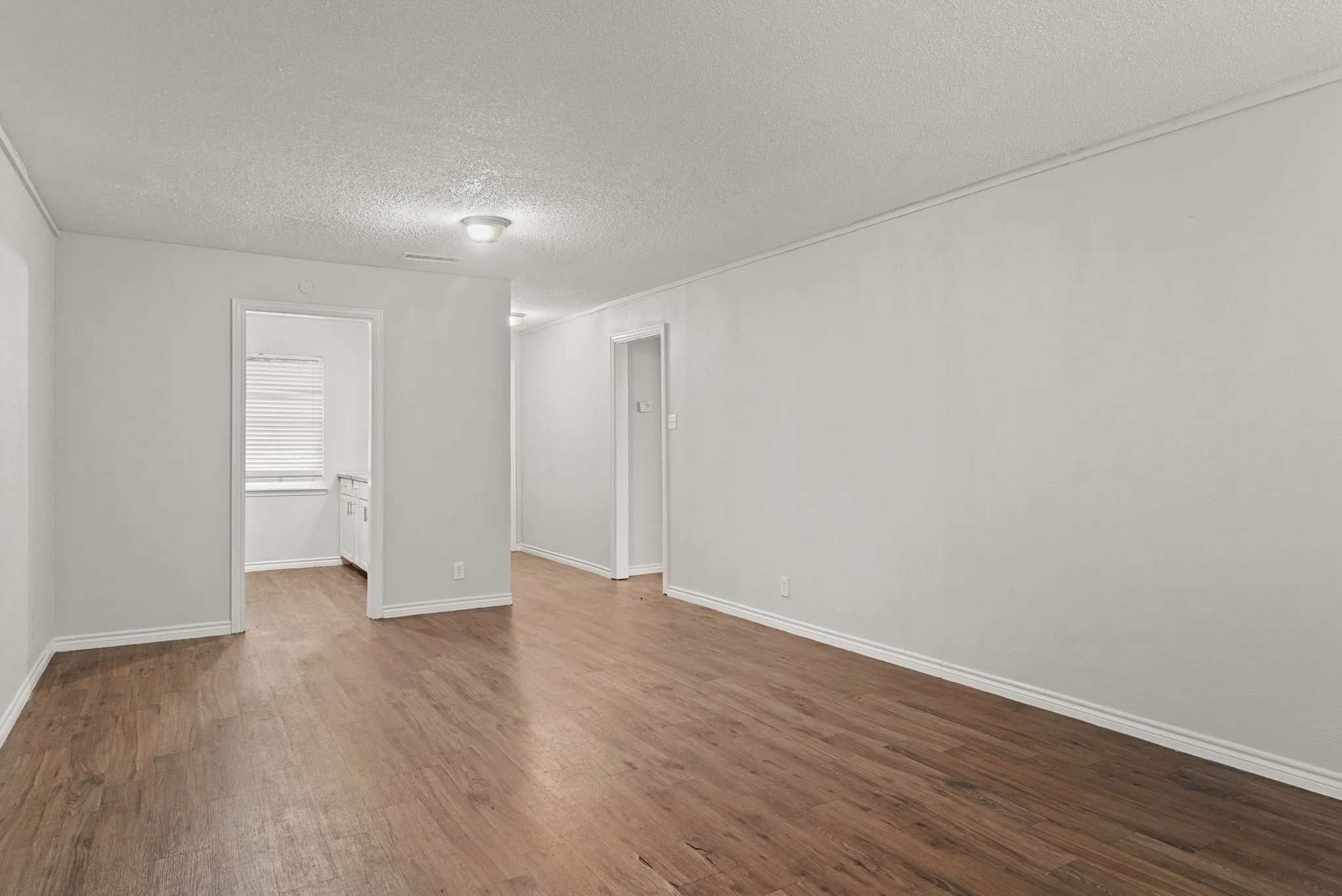Apartment For Rent in Gregg County , 429 Johnson Street 1, Longview, Texas 75602, 1 Bedroom, 1 Bathroom, Garage spaces, 611 Sqft, built in 1974, mls#21372437, Real Estate Agent in Longview, Homes For Rent in Gregg county, Homes For Rent in Longview, Realtor in Longview Texas, Real Estate Brokerage Independent Realty Texas, Luminita Cordes Realtor
