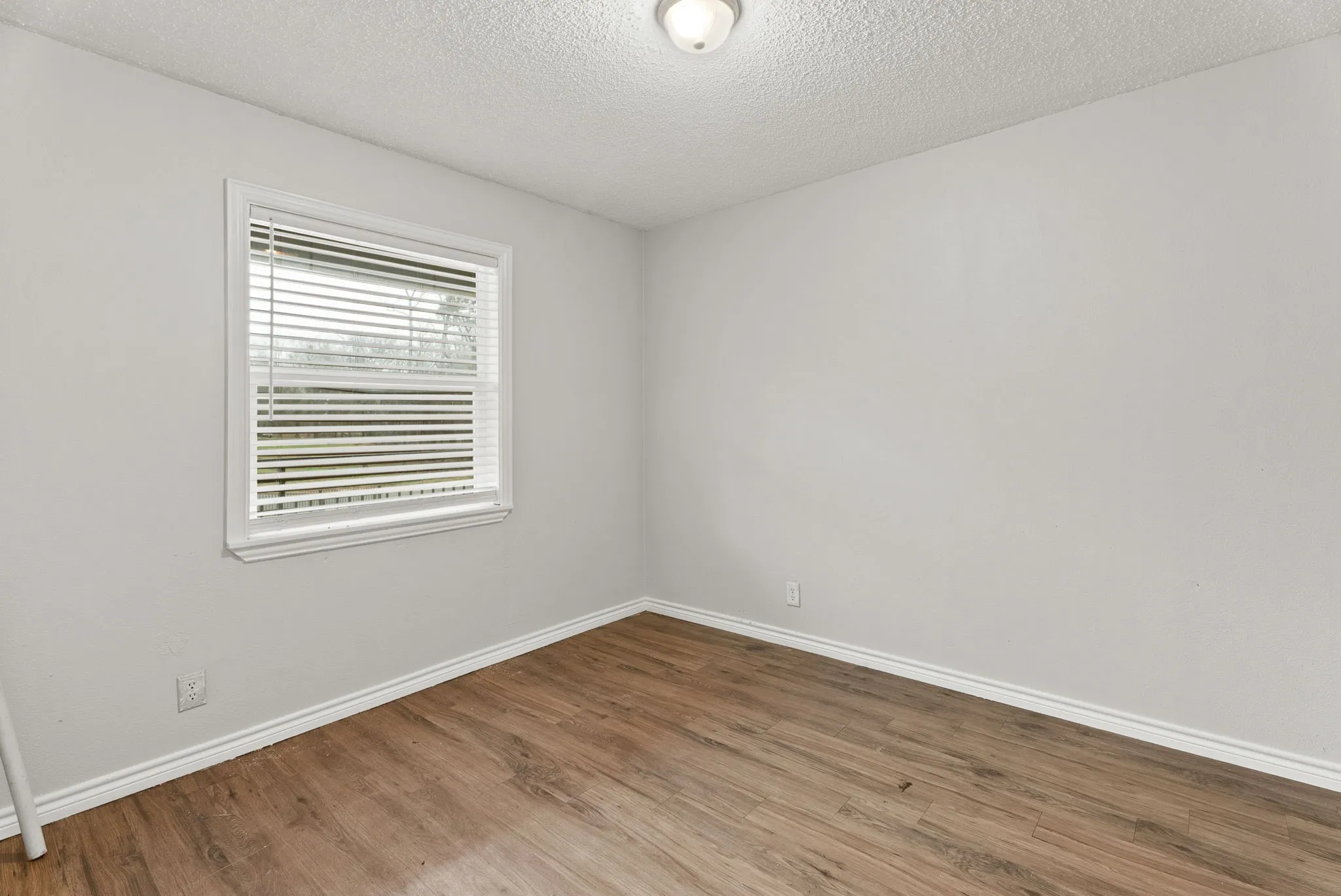 Apartment For Rent in Gregg County , 429 Johnson Street 1, Longview, Texas 75602, 1 Bedroom, 1 Bathroom, Garage spaces, 611 Sqft, built in 1974, mls#21372437, Real Estate Agent in Longview, Homes For Rent in Gregg county, Homes For Rent in Longview, Realtor in Longview Texas, Real Estate Brokerage Independent Realty Texas, Luminita Cordes Realtor