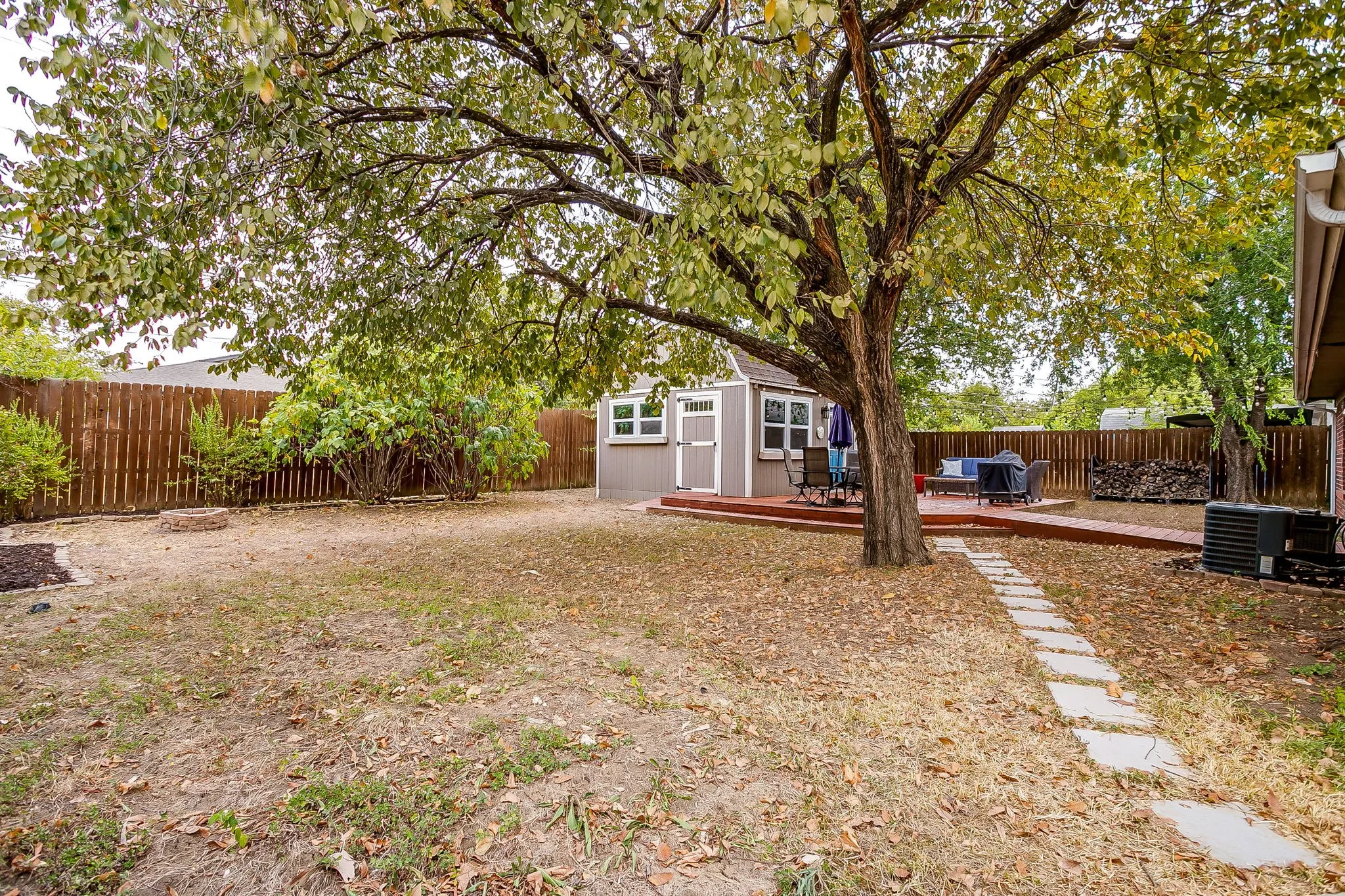 Single Family Residence For Sale in Johnson County , 112 Lorie Street, Alvarado, Texas 76009, 3 Bedroom, 2 Bathroom, 2 Garage spaces, 1,162 Sqft, built in 1981, mls#21371450, Real Estate Agent in Alvarado, Homes For Sale in Johnson county, Homes For Sale in Alvarado, Realtor in Alvarado Texas, Real Estate Brokerage Independent Realty Texas, Luminita Cordes Realtor