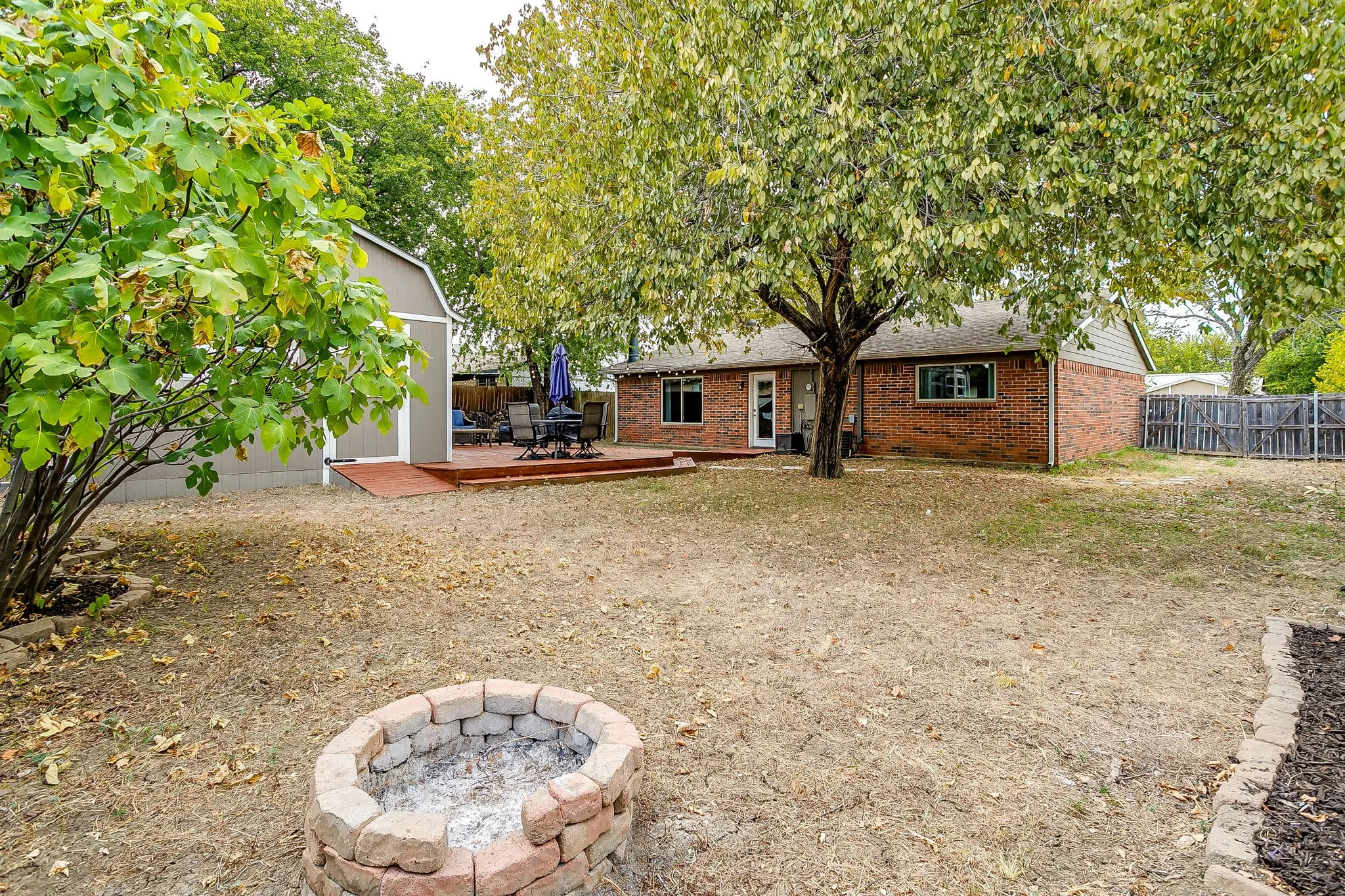 Single Family Residence For Sale in Johnson County , 112 Lorie Street, Alvarado, Texas 76009, 3 Bedroom, 2 Bathroom, 2 Garage spaces, 1,162 Sqft, built in 1981, mls#21371450, Real Estate Agent in Alvarado, Homes For Sale in Johnson county, Homes For Sale in Alvarado, Realtor in Alvarado Texas, Real Estate Brokerage Independent Realty Texas, Luminita Cordes Realtor