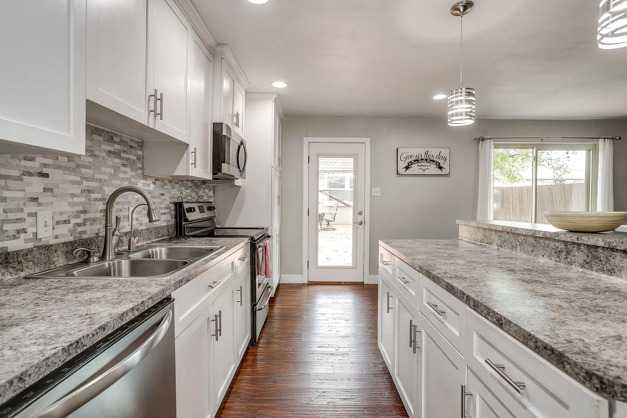 Single Family Residence For Sale in Johnson County , 112 Lorie Street, Alvarado, Texas 76009, 3 Bedroom, 2 Bathroom, 2 Garage spaces, 1,162 Sqft, built in 1981, mls#21371450, Real Estate Agent in Alvarado, Homes For Sale in Johnson county, Homes For Sale in Alvarado, Realtor in Alvarado Texas, Real Estate Brokerage Independent Realty Texas, Luminita Cordes Realtor