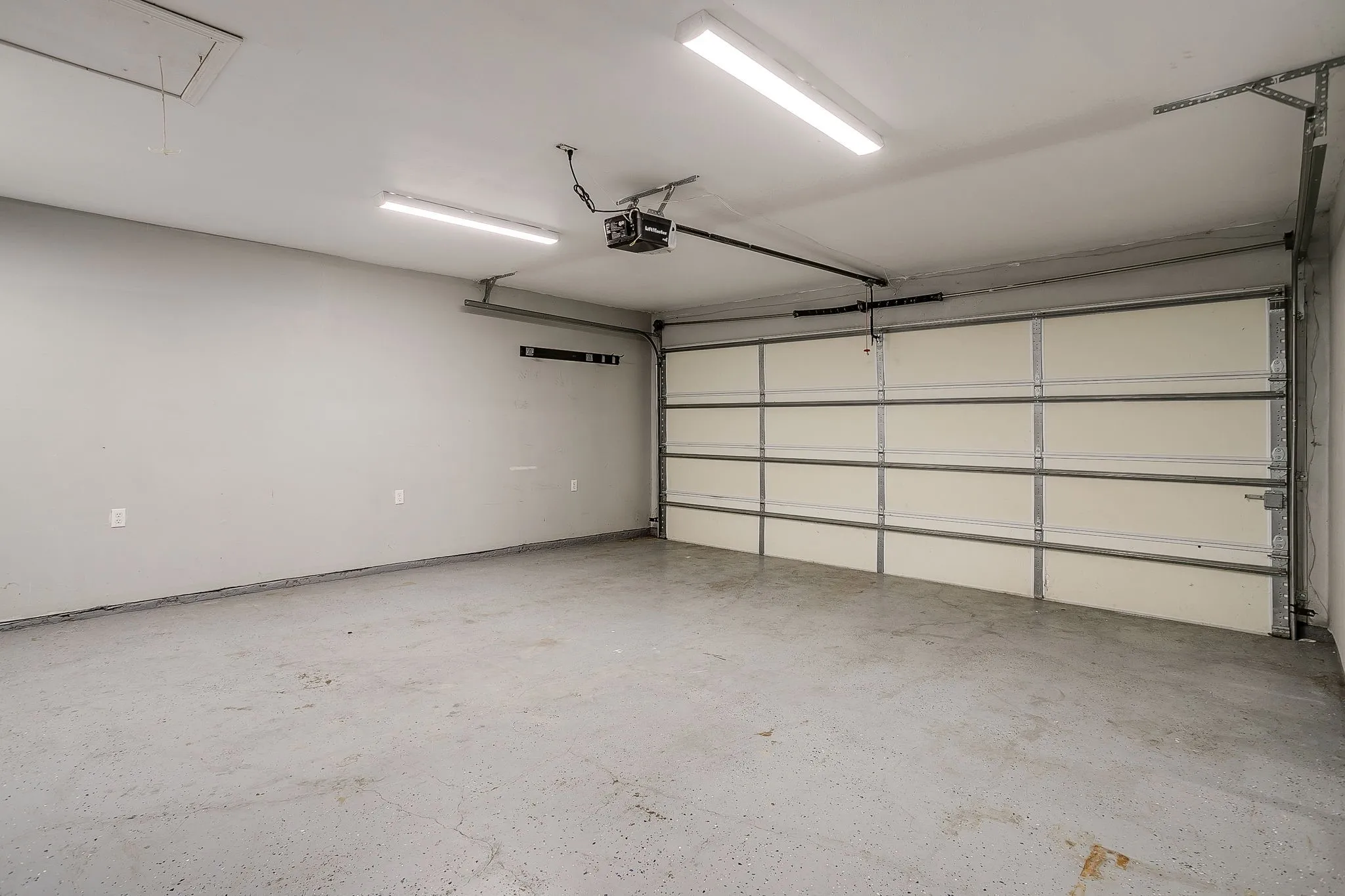 Single Family Residence For Sale in Johnson County , 112 Lorie Street, Alvarado, Texas 76009, 3 Bedroom, 2 Bathroom, 2 Garage spaces, 1,162 Sqft, built in 1981, mls#21371450, Real Estate Agent in Alvarado, Homes For Sale in Johnson county, Homes For Sale in Alvarado, Realtor in Alvarado Texas, Real Estate Brokerage Independent Realty Texas, Luminita Cordes Realtor