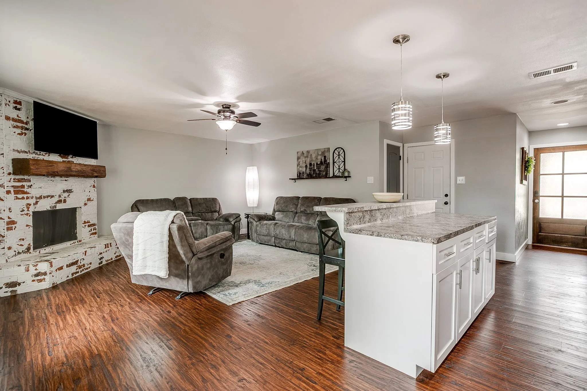 Single Family Residence For Sale in Johnson County , 112 Lorie Street, Alvarado, Texas 76009, 3 Bedroom, 2 Bathroom, 2 Garage spaces, 1,162 Sqft, built in 1981, mls#21371450, Real Estate Agent in Alvarado, Homes For Sale in Johnson county, Homes For Sale in Alvarado, Realtor in Alvarado Texas, Real Estate Brokerage Independent Realty Texas, Luminita Cordes Realtor