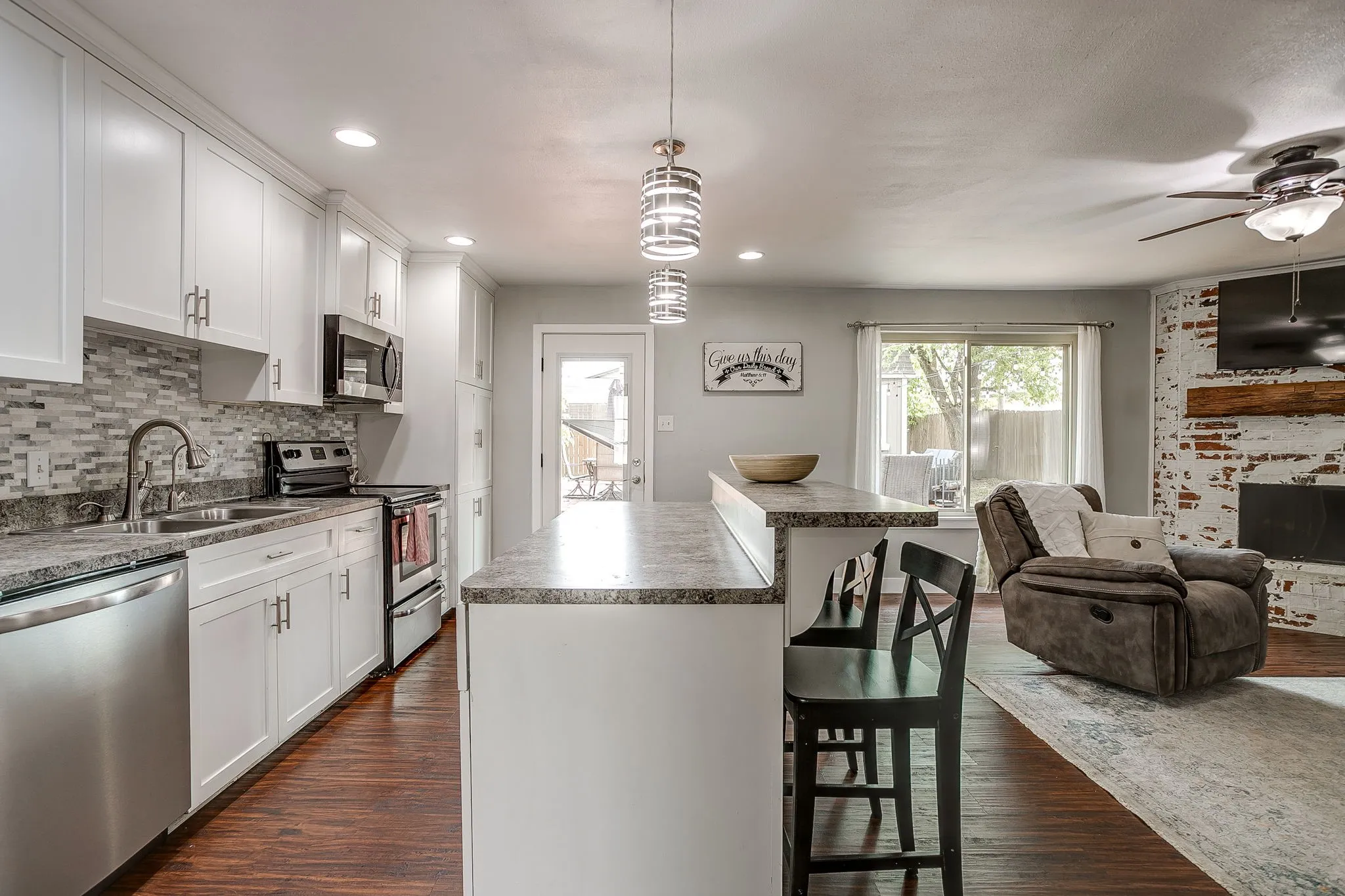 Single Family Residence For Sale in Johnson County , 112 Lorie Street, Alvarado, Texas 76009, 3 Bedroom, 2 Bathroom, 2 Garage spaces, 1,162 Sqft, built in 1981, mls#21371450, Real Estate Agent in Alvarado, Homes For Sale in Johnson county, Homes For Sale in Alvarado, Realtor in Alvarado Texas, Real Estate Brokerage Independent Realty Texas, Luminita Cordes Realtor