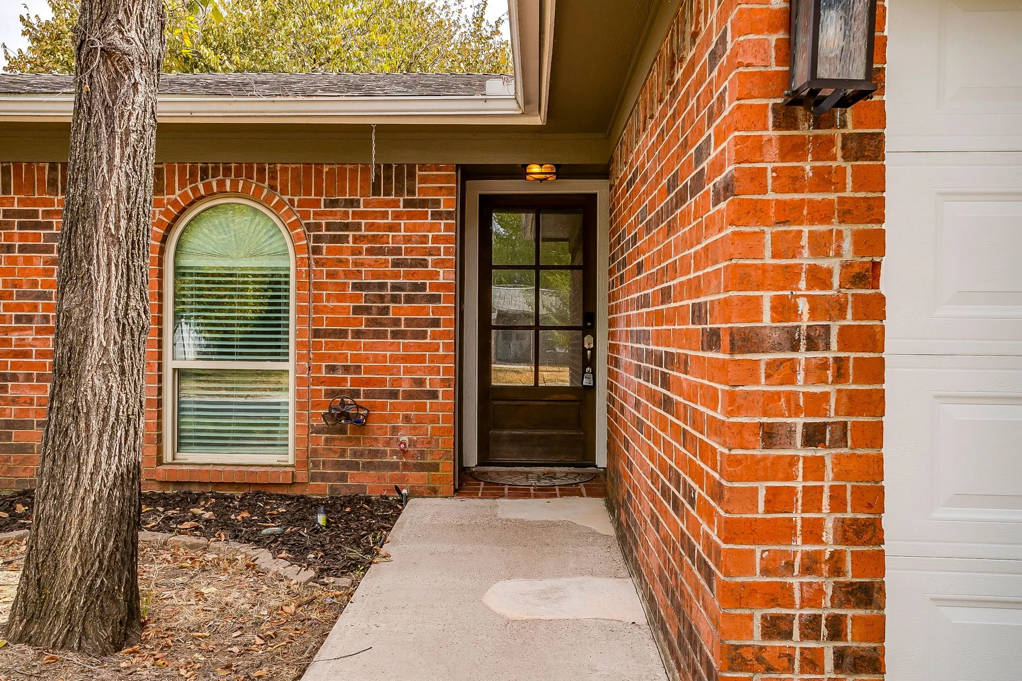 Single Family Residence For Sale in Johnson County , 112 Lorie Street, Alvarado, Texas 76009, 3 Bedroom, 2 Bathroom, 2 Garage spaces, 1,162 Sqft, built in 1981, mls#21371450, Real Estate Agent in Alvarado, Homes For Sale in Johnson county, Homes For Sale in Alvarado, Realtor in Alvarado Texas, Real Estate Brokerage Independent Realty Texas, Luminita Cordes Realtor