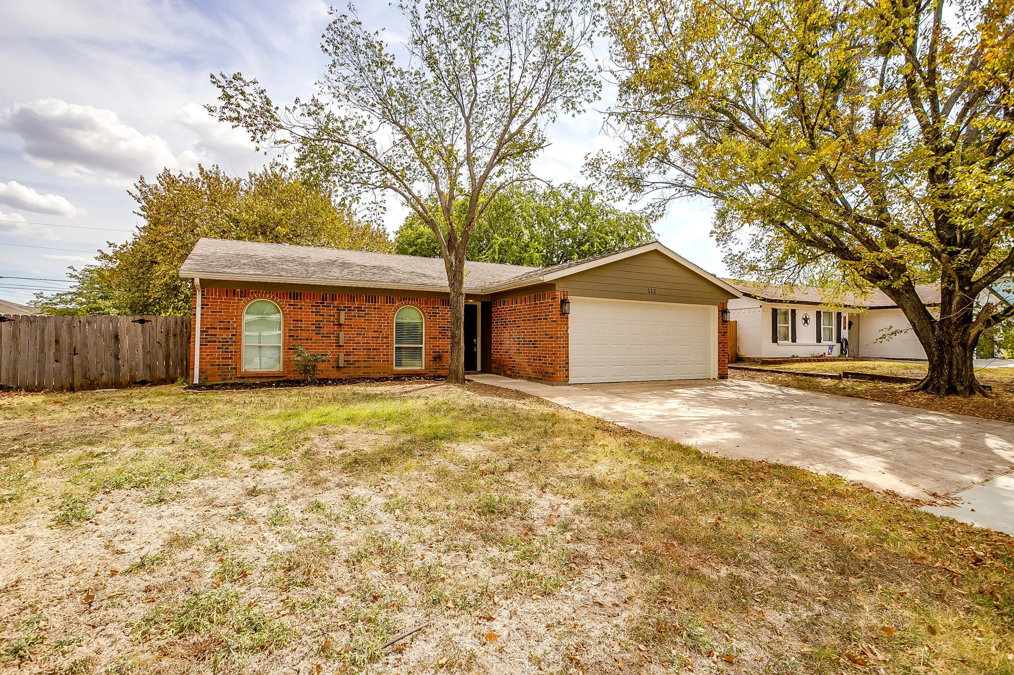 Single Family Residence For Sale in Johnson County , 112 Lorie Street, Alvarado, Texas 76009, 3 Bedroom, 2 Bathroom, 2 Garage spaces, 1,162 Sqft, built in 1981, mls#21371450, Real Estate Agent in Alvarado, Homes For Sale in Johnson county, Homes For Sale in Alvarado, Realtor in Alvarado Texas, Real Estate Brokerage Independent Realty Texas, Luminita Cordes Realtor
