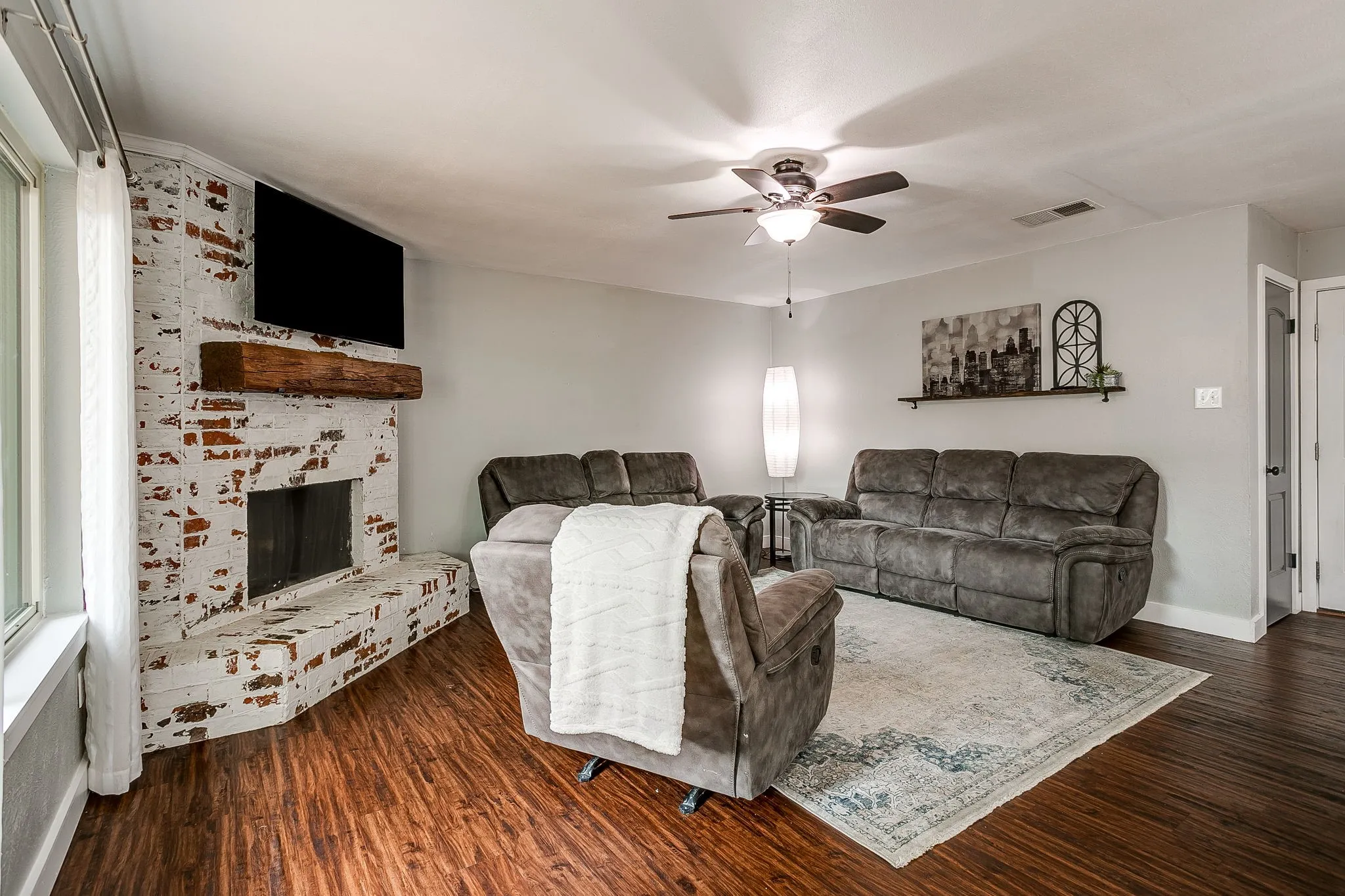 Single Family Residence For Sale in Johnson County , 112 Lorie Street, Alvarado, Texas 76009, 3 Bedroom, 2 Bathroom, 2 Garage spaces, 1,162 Sqft, built in 1981, mls#21371450, Real Estate Agent in Alvarado, Homes For Sale in Johnson county, Homes For Sale in Alvarado, Realtor in Alvarado Texas, Real Estate Brokerage Independent Realty Texas, Luminita Cordes Realtor