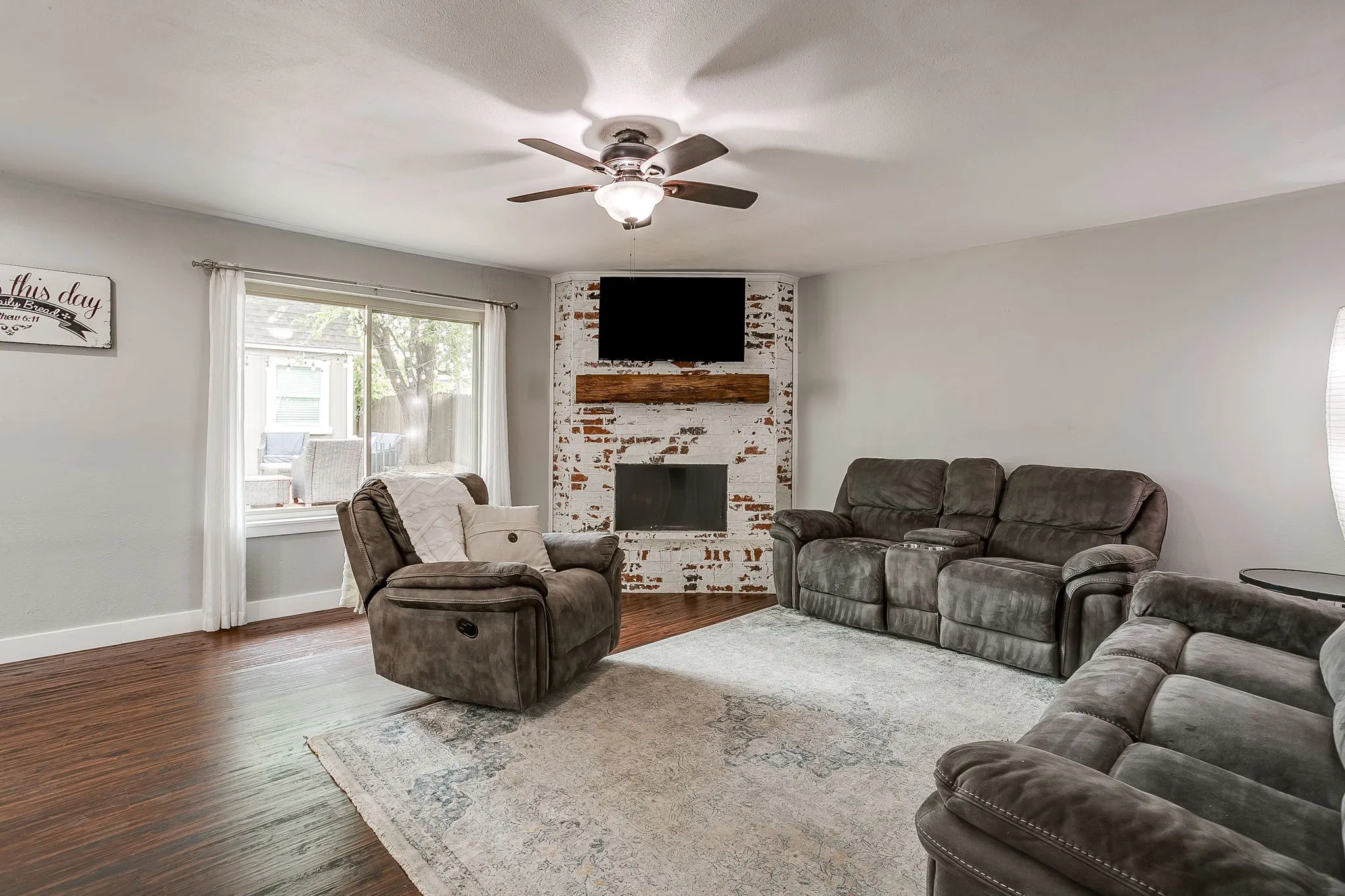 Single Family Residence For Sale in Johnson County , 112 Lorie Street, Alvarado, Texas 76009, 3 Bedroom, 2 Bathroom, 2 Garage spaces, 1,162 Sqft, built in 1981, mls#21371450, Real Estate Agent in Alvarado, Homes For Sale in Johnson county, Homes For Sale in Alvarado, Realtor in Alvarado Texas, Real Estate Brokerage Independent Realty Texas, Luminita Cordes Realtor