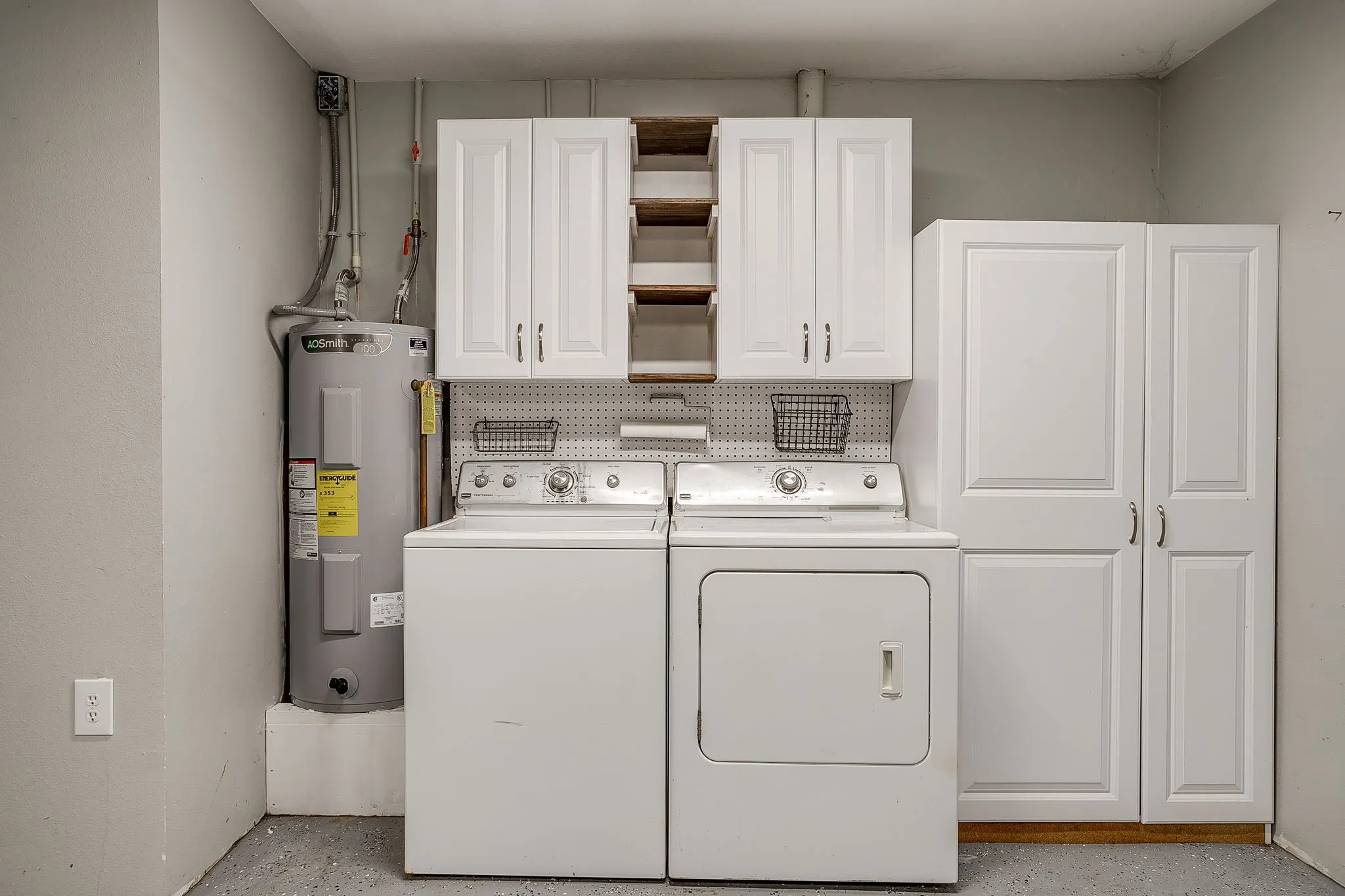 Single Family Residence For Sale in Johnson County , 112 Lorie Street, Alvarado, Texas 76009, 3 Bedroom, 2 Bathroom, 2 Garage spaces, 1,162 Sqft, built in 1981, mls#21371450, Real Estate Agent in Alvarado, Homes For Sale in Johnson county, Homes For Sale in Alvarado, Realtor in Alvarado Texas, Real Estate Brokerage Independent Realty Texas, Luminita Cordes Realtor