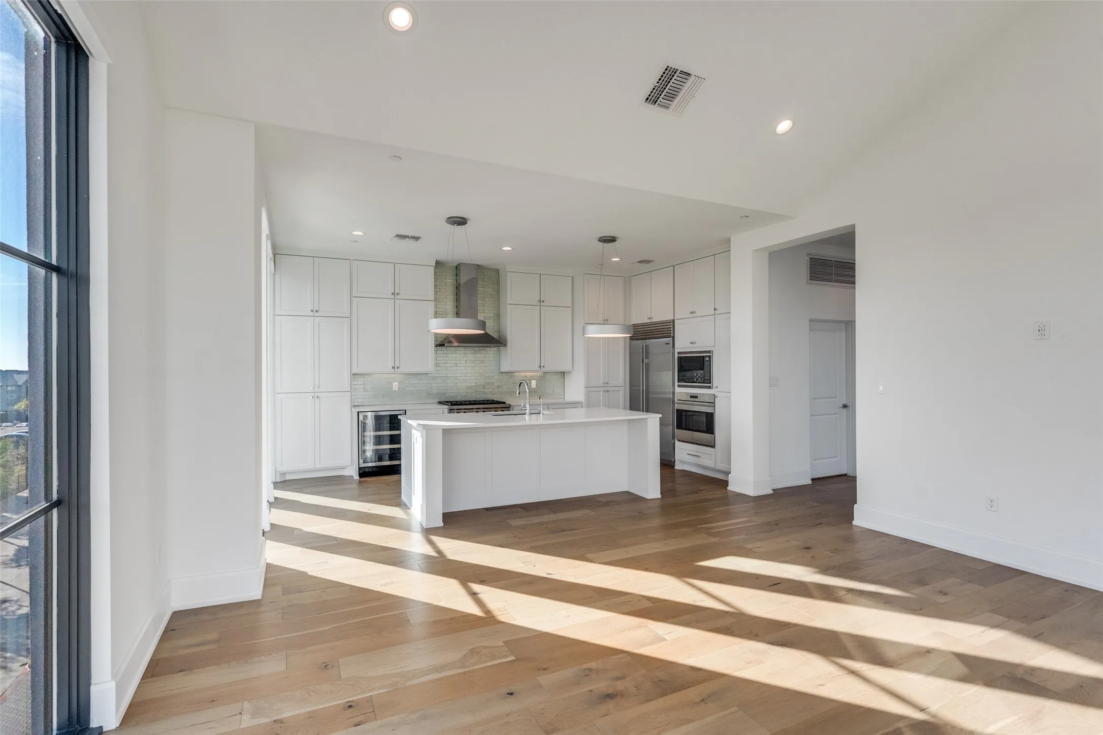 Condominium For Sale in Denton County , 5270 Town And Country Boulevard 332, Frisco, Texas 75034, 1 Bedroom, 2 Bathroom, Garage spaces, 1,624 Sqft, built in 2019, mls#21372311, Real Estate Agent in Frisco, Homes For Sale in Denton county, Homes For Sale in Frisco, Realtor in Frisco Texas, Real Estate Brokerage Independent Realty Texas, Luminita Cordes Realtor