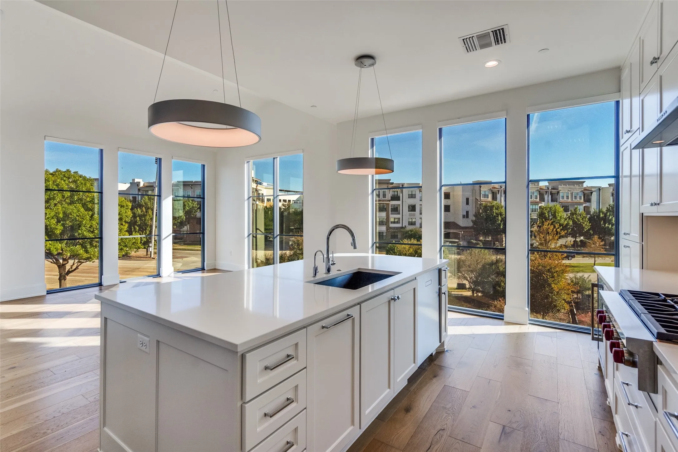 Condominium For Sale in Denton County , 5270 Town And Country Boulevard 332, Frisco, Texas 75034, 1 Bedroom, 2 Bathroom, Garage spaces, 1,624 Sqft, built in 2019, mls#21372311, Real Estate Agent in Frisco, Homes For Sale in Denton county, Homes For Sale in Frisco, Realtor in Frisco Texas, Real Estate Brokerage Independent Realty Texas, Luminita Cordes Realtor