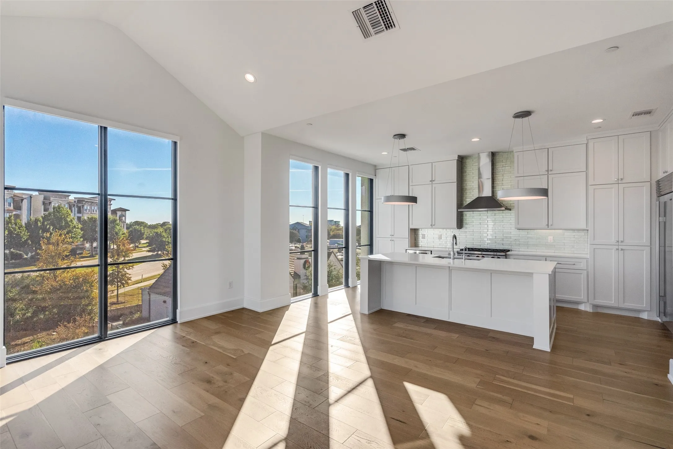 Condominium For Sale in Denton County , 5270 Town And Country Boulevard 332, Frisco, Texas 75034, 1 Bedroom, 2 Bathroom, Garage spaces, 1,624 Sqft, built in 2019, mls#21372311, Real Estate Agent in Frisco, Homes For Sale in Denton county, Homes For Sale in Frisco, Realtor in Frisco Texas, Real Estate Brokerage Independent Realty Texas, Luminita Cordes Realtor